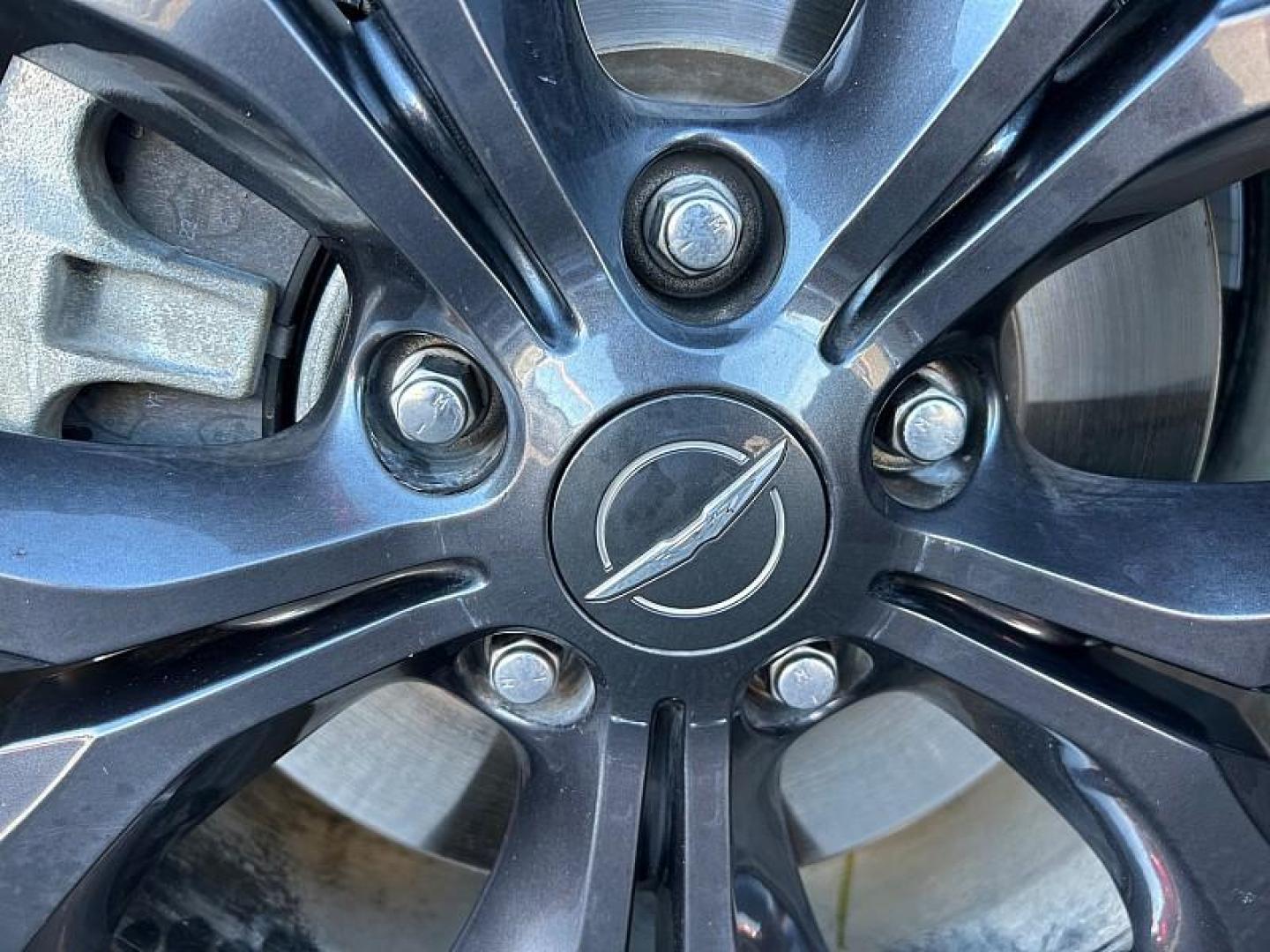 2019 /GRAY Chrysler Pacifica (2C4RC1FG4KR) with an V6 3.6 Liter engine, Automatic 9-Spd transmission, located at 412 Auto Vista Drive, Palmdale, 93551, (661) 945-0620, 34.592636, -118.136681 - Photo#14