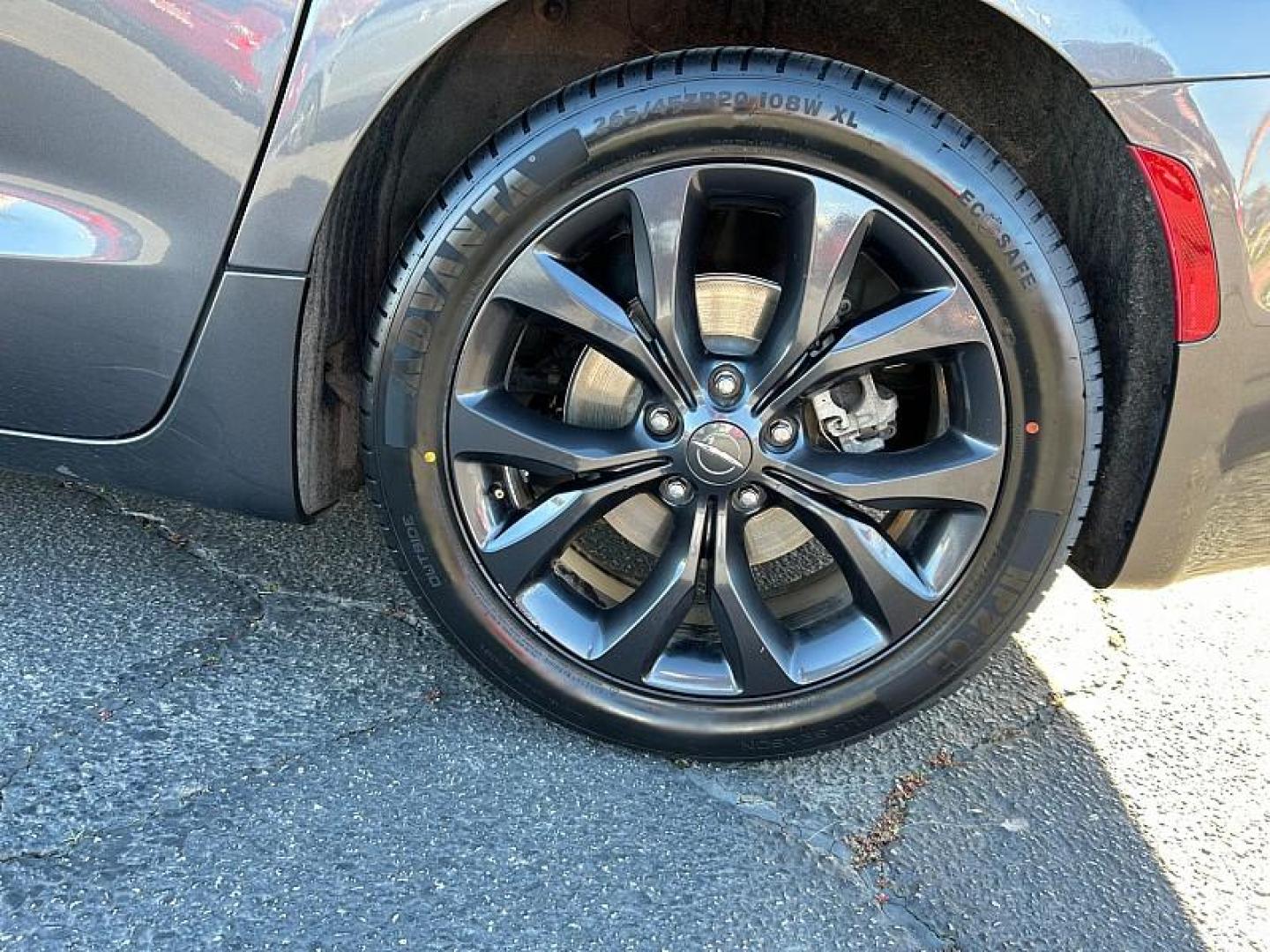 2019 /GRAY Chrysler Pacifica (2C4RC1FG4KR) with an V6 3.6 Liter engine, Automatic 9-Spd transmission, located at 412 Auto Vista Drive, Palmdale, 93551, (661) 945-0620, 34.592636, -118.136681 - Photo#16