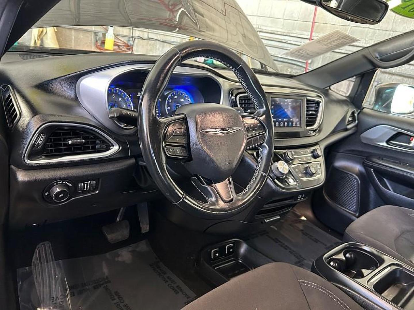 2019 /GRAY Chrysler Pacifica (2C4RC1FG4KR) with an V6 3.6 Liter engine, Automatic 9-Spd transmission, located at 412 Auto Vista Drive, Palmdale, 93551, (661) 945-0620, 34.592636, -118.136681 - Photo#18