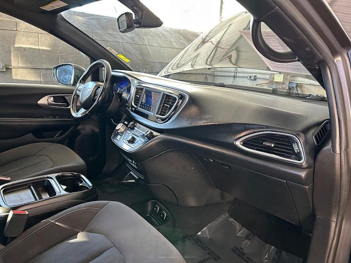 2019 /GRAY Chrysler Pacifica (2C4RC1FG4KR) with an V6 3.6 Liter engine, Automatic 9-Spd transmission, located at 412 Auto Vista Drive, Palmdale, 93551, (661) 945-0620, 34.592636, -118.136681 - Photo#27