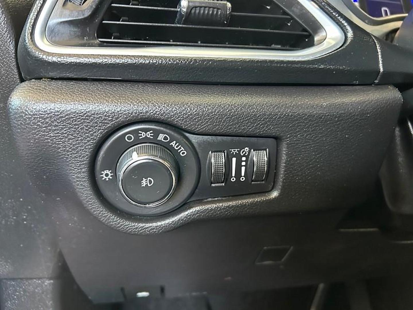 2019 /GRAY Chrysler Pacifica (2C4RC1FG4KR) with an V6 3.6 Liter engine, Automatic 9-Spd transmission, located at 412 Auto Vista Drive, Palmdale, 93551, (661) 945-0620, 34.592636, -118.136681 - Photo#25