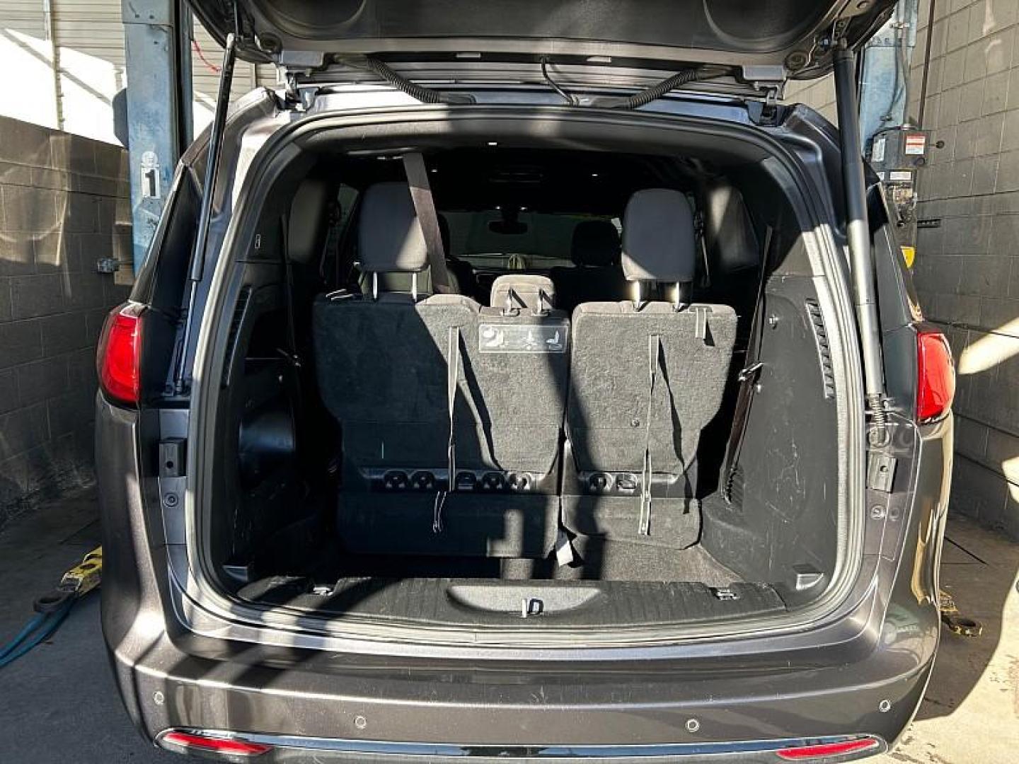 2019 /GRAY Chrysler Pacifica (2C4RC1FG4KR) with an V6 3.6 Liter engine, Automatic 9-Spd transmission, located at 412 Auto Vista Drive, Palmdale, 93551, (661) 945-0620, 34.592636, -118.136681 - Photo#30