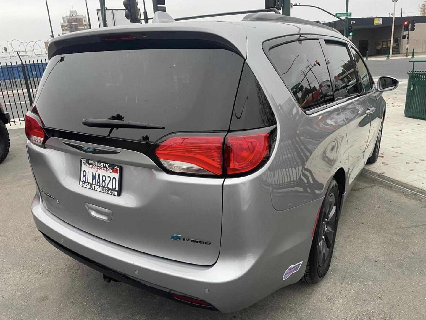 2019 Chrysler Pacifica Hybrid Touring L (2C4RC1L79KR) with an 3.6L V6 DOHC 24V HYBRID engine, CVT transmission, located at 744 E Miner Ave, Stockton, CA, 95202, (209) 944-5770, 37.956863, -121.282082 - PLUS TAXES AND FEES - Photo#10