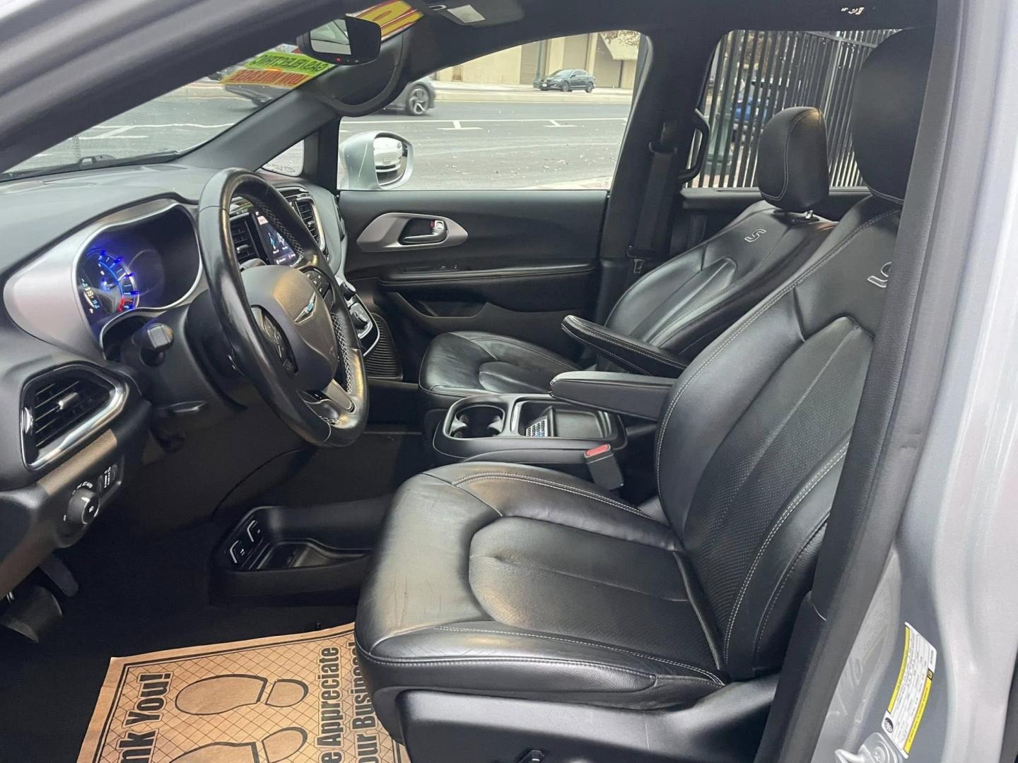 2019 Chrysler Pacifica Hybrid Touring L (2C4RC1L79KR) with an 3.6L V6 DOHC 24V HYBRID engine, CVT transmission, located at 744 E Miner Ave, Stockton, CA, 95202, (209) 944-5770, 37.956863, -121.282082 - PLUS TAXES AND FEES - Photo#5