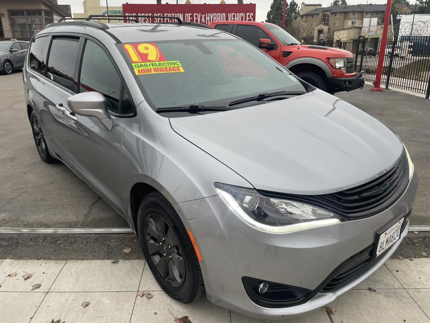 2019 Chrysler Pacifica Hybrid Touring L (2C4RC1L79KR) with an 3.6L V6 DOHC 24V HYBRID engine, CVT transmission, located at 744 E Miner Ave, Stockton, CA, 95202, (209) 944-5770, 37.956863, -121.282082 - PLUS TAXES AND FEES - Photo#1