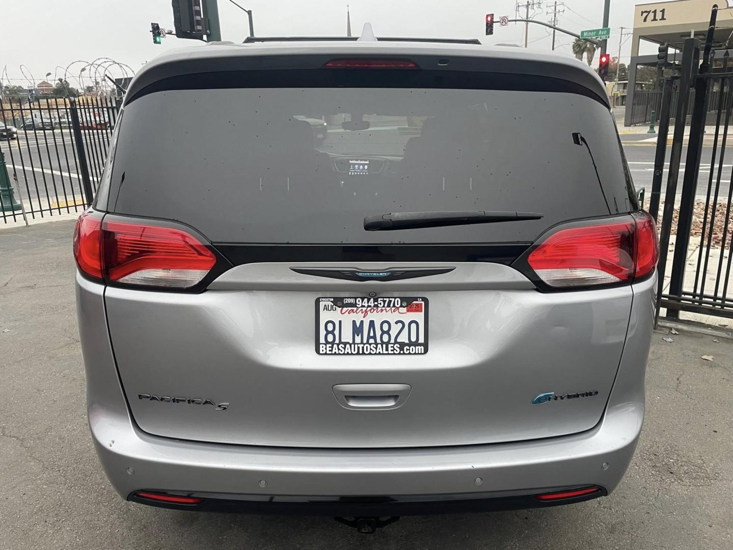 2019 Chrysler Pacifica Hybrid Touring L (2C4RC1L79KR) with an 3.6L V6 DOHC 24V HYBRID engine, CVT transmission, located at 744 E Miner Ave, Stockton, CA, 95202, (209) 944-5770, 37.956863, -121.282082 - PLUS TAXES AND FEES - Photo#9