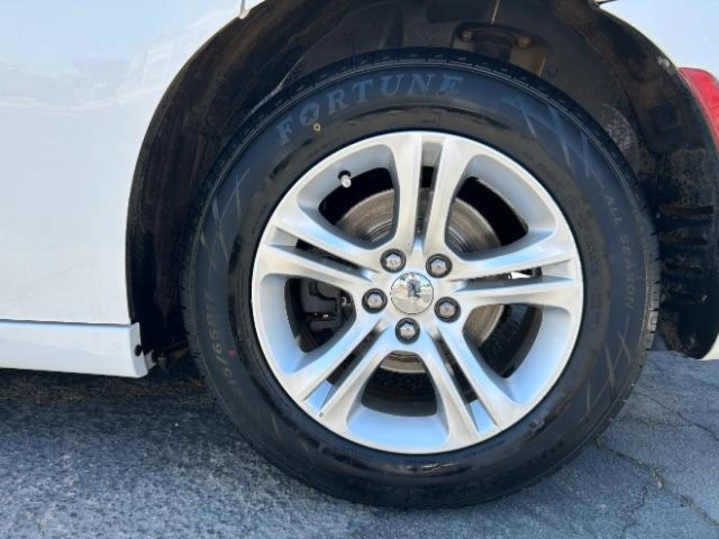 2019 WHITE Dodge Charger (2C3CDXBG0KH) with an V6 3.6 Liter engine, Automatic 8-Spd w/AutoStick transmission, located at 412 Auto Vista Drive, Palmdale, 93551, (661) 945-0620, 34.592636, -118.136681 - Photo#13