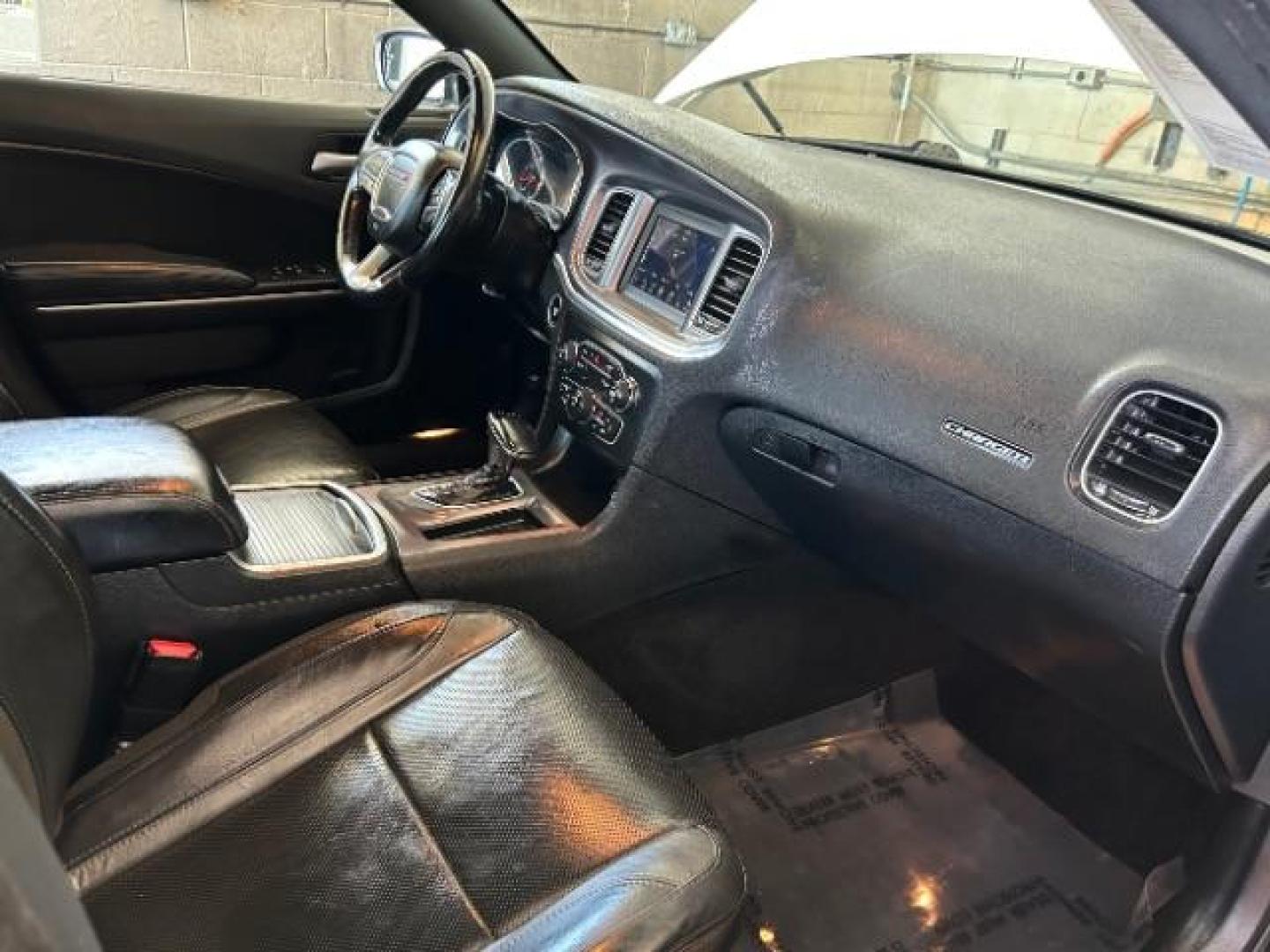 2019 WHITE Dodge Charger (2C3CDXBG0KH) with an V6 3.6 Liter engine, Automatic 8-Spd w/AutoStick transmission, located at 412 Auto Vista Drive, Palmdale, 93551, (661) 945-0620, 34.592636, -118.136681 - Photo#24