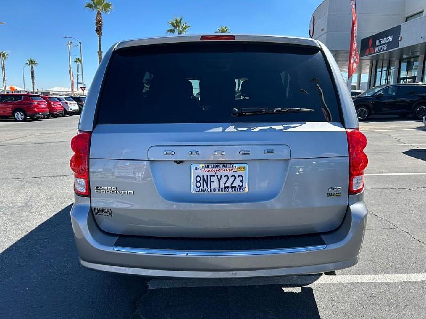 2019 SILVER Dodge Grand Caravan (2C4RDGEG9KR) with an V6 Flex Fuel 3.6 Liter engine, Automatic 6-Spd transmission, located at 412 Auto Vista Drive, Palmdale, 93551, (661) 945-0620, 34.592636, -118.136681 - Photo#5