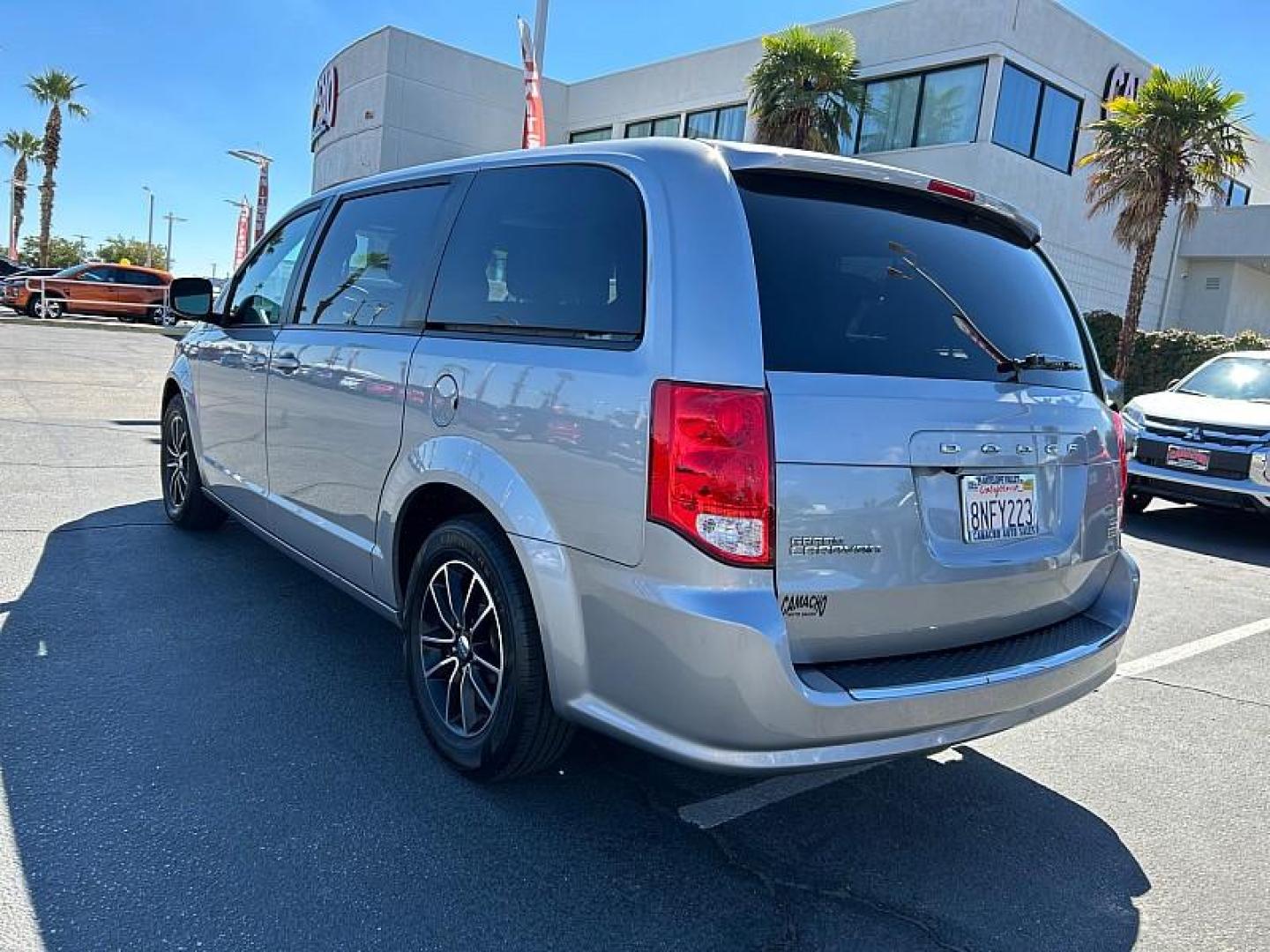 2019 SILVER Dodge Grand Caravan (2C4RDGEG9KR) with an V6 Flex Fuel 3.6 Liter engine, Automatic 6-Spd transmission, located at 412 Auto Vista Drive, Palmdale, 93551, (661) 945-0620, 34.592636, -118.136681 - Photo#6