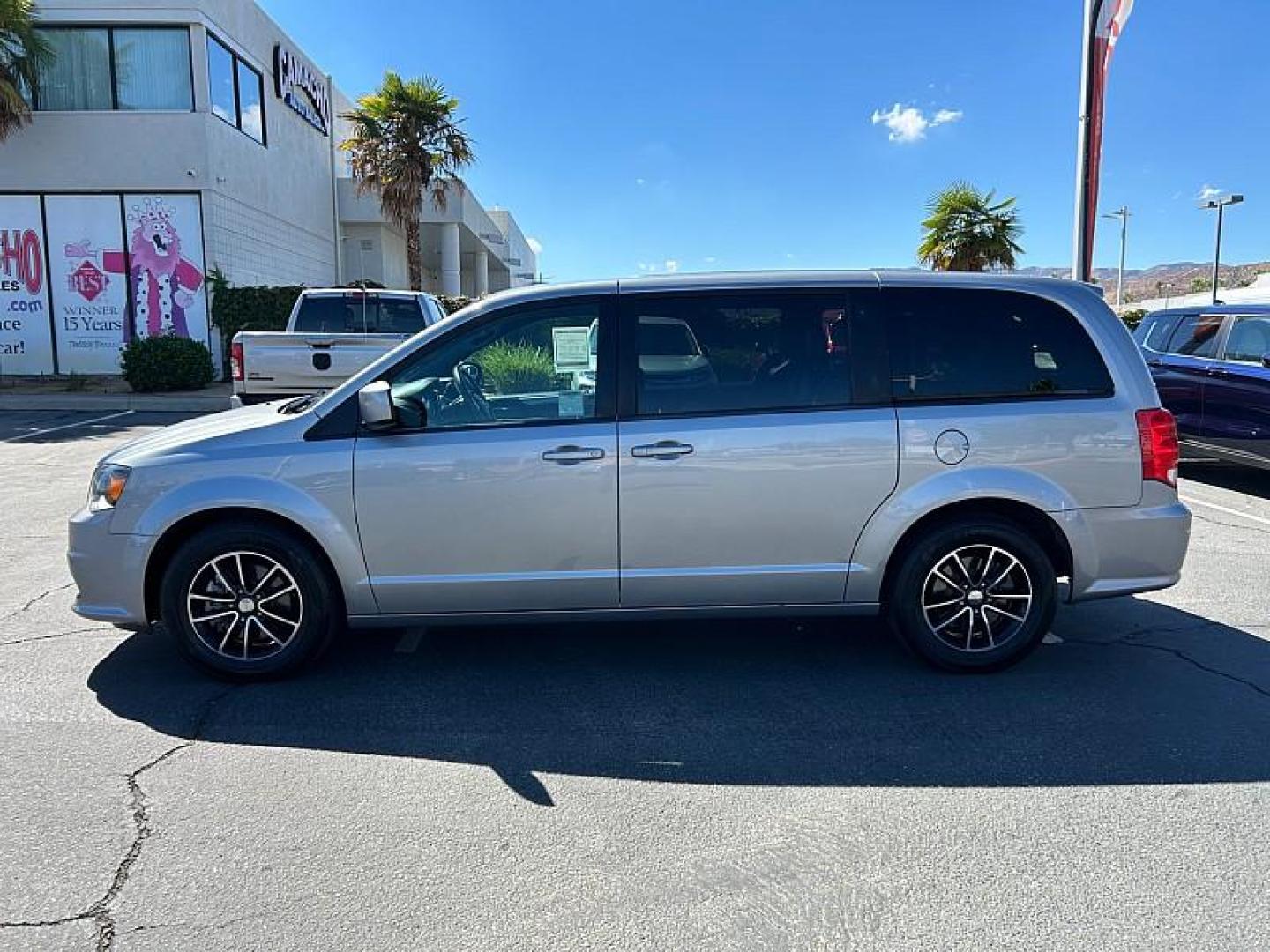 2019 SILVER Dodge Grand Caravan (2C4RDGEG9KR) with an V6 Flex Fuel 3.6 Liter engine, Automatic 6-Spd transmission, located at 412 Auto Vista Drive, Palmdale, 93551, (661) 945-0620, 34.592636, -118.136681 - Photo#7
