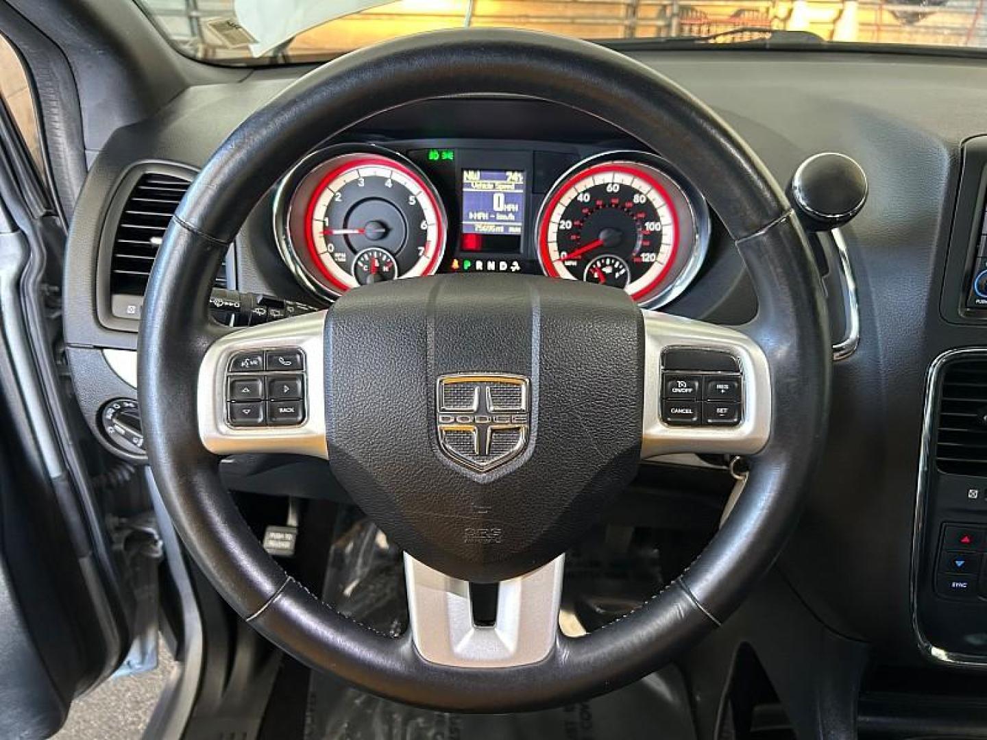 2019 SILVER Dodge Grand Caravan (2C4RDGEG9KR) with an V6 Flex Fuel 3.6 Liter engine, Automatic 6-Spd transmission, located at 412 Auto Vista Drive, Palmdale, 93551, (661) 945-0620, 34.592636, -118.136681 - Photo#19