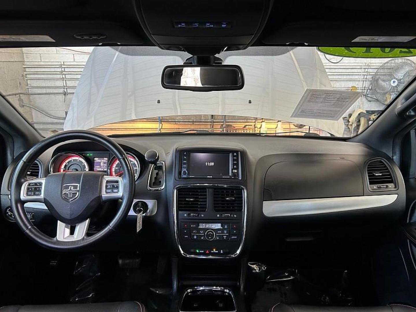 2019 SILVER Dodge Grand Caravan (2C4RDGEG9KR) with an V6 Flex Fuel 3.6 Liter engine, Automatic 6-Spd transmission, located at 412 Auto Vista Drive, Palmdale, 93551, (661) 945-0620, 34.592636, -118.136681 - Photo#20