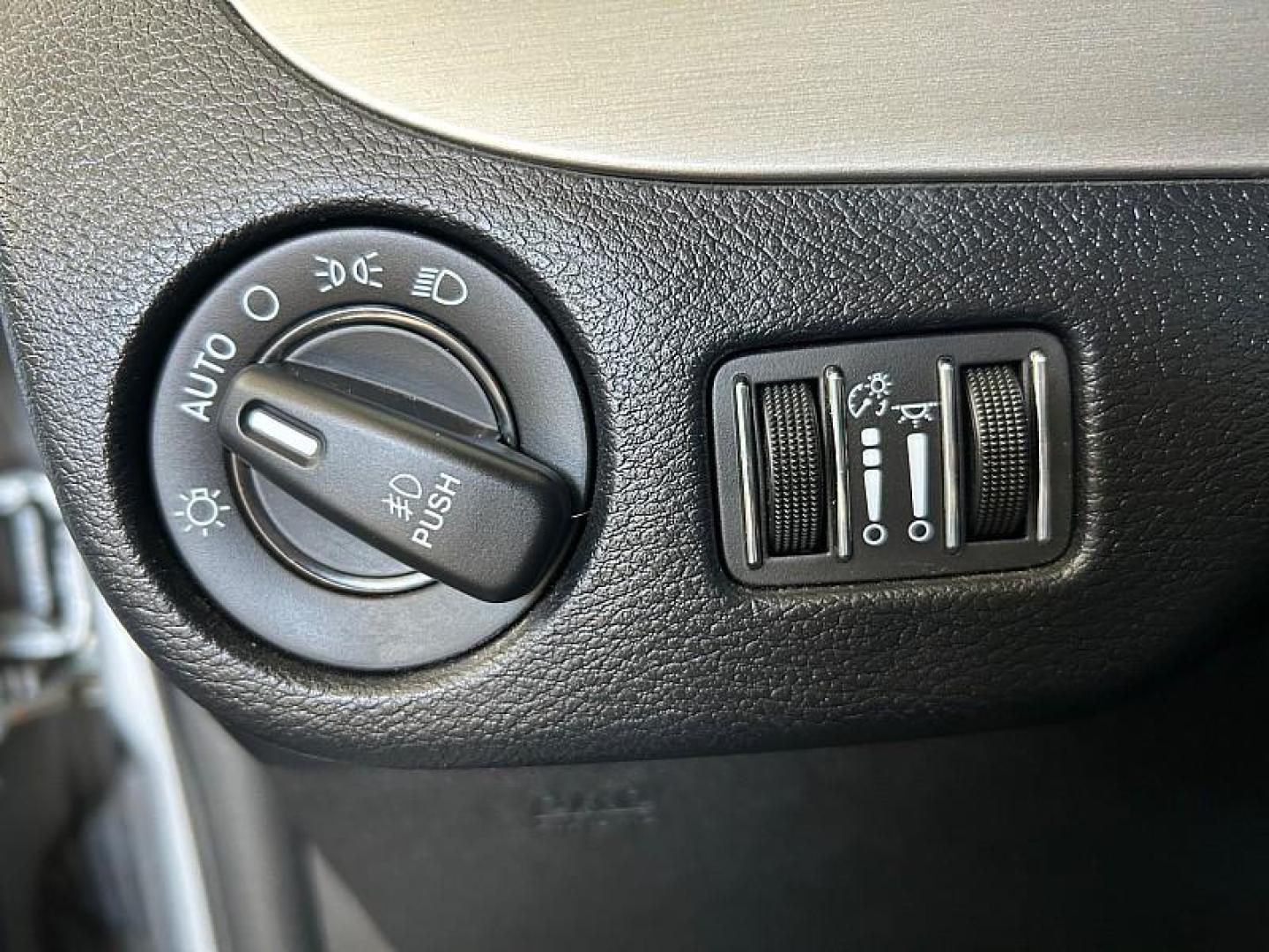 2019 SILVER Dodge Grand Caravan (2C4RDGEG9KR) with an V6 Flex Fuel 3.6 Liter engine, Automatic 6-Spd transmission, located at 412 Auto Vista Drive, Palmdale, 93551, (661) 945-0620, 34.592636, -118.136681 - Photo#21