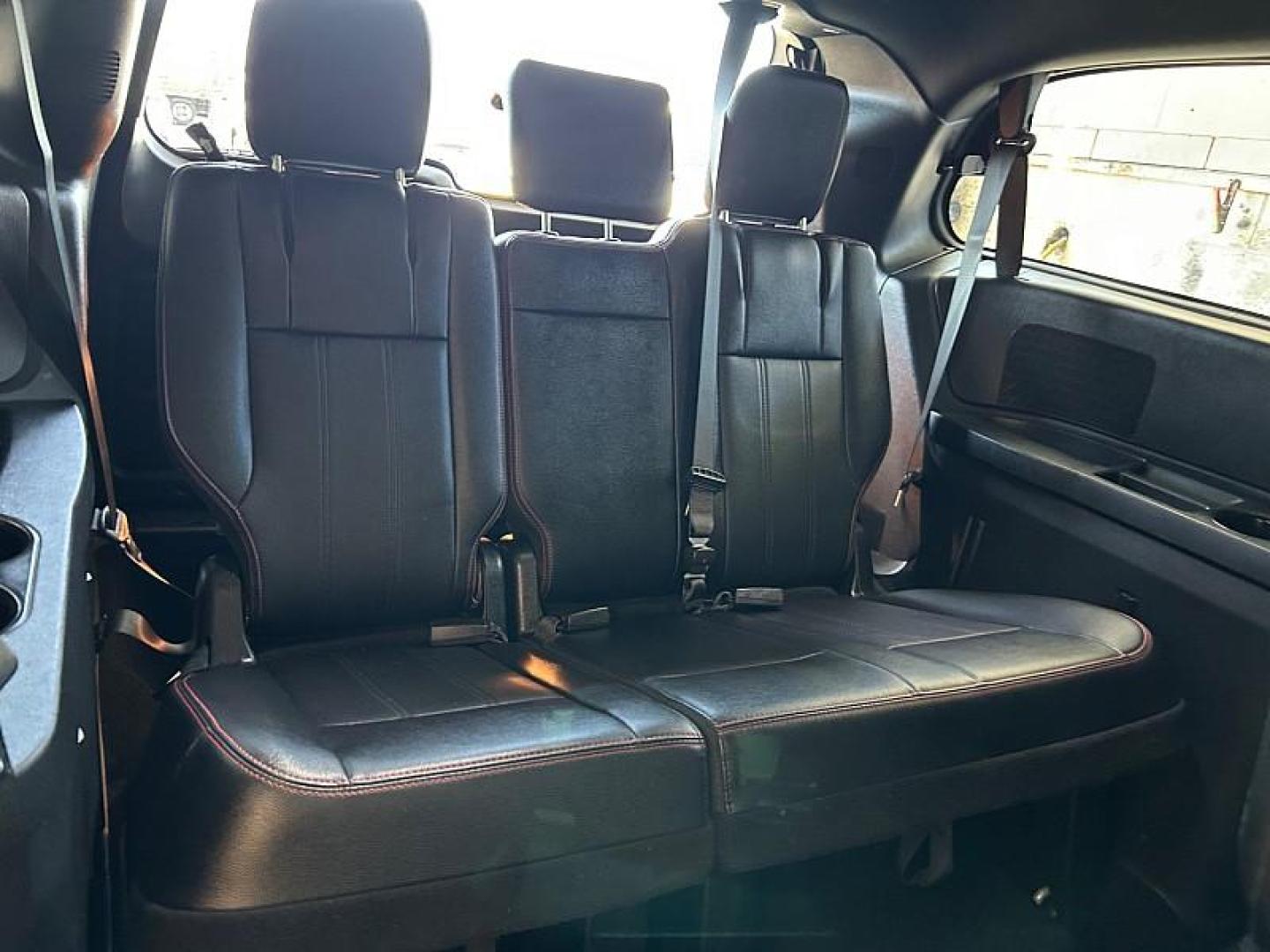 2019 SILVER Dodge Grand Caravan (2C4RDGEG9KR) with an V6 Flex Fuel 3.6 Liter engine, Automatic 6-Spd transmission, located at 412 Auto Vista Drive, Palmdale, 93551, (661) 945-0620, 34.592636, -118.136681 - Photo#27
