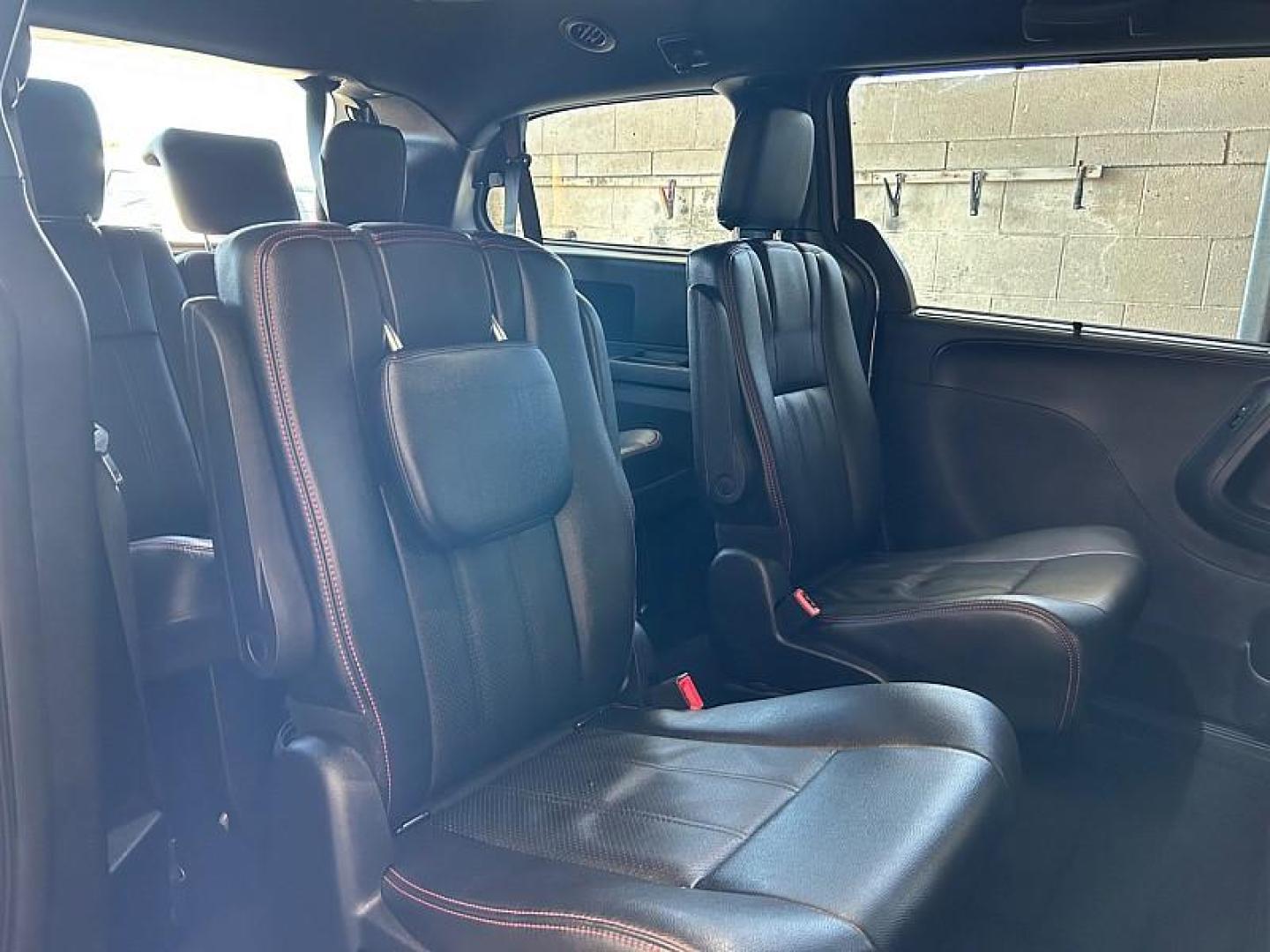 2019 SILVER Dodge Grand Caravan (2C4RDGEG9KR) with an V6 Flex Fuel 3.6 Liter engine, Automatic 6-Spd transmission, located at 412 Auto Vista Drive, Palmdale, 93551, (661) 945-0620, 34.592636, -118.136681 - Photo#28