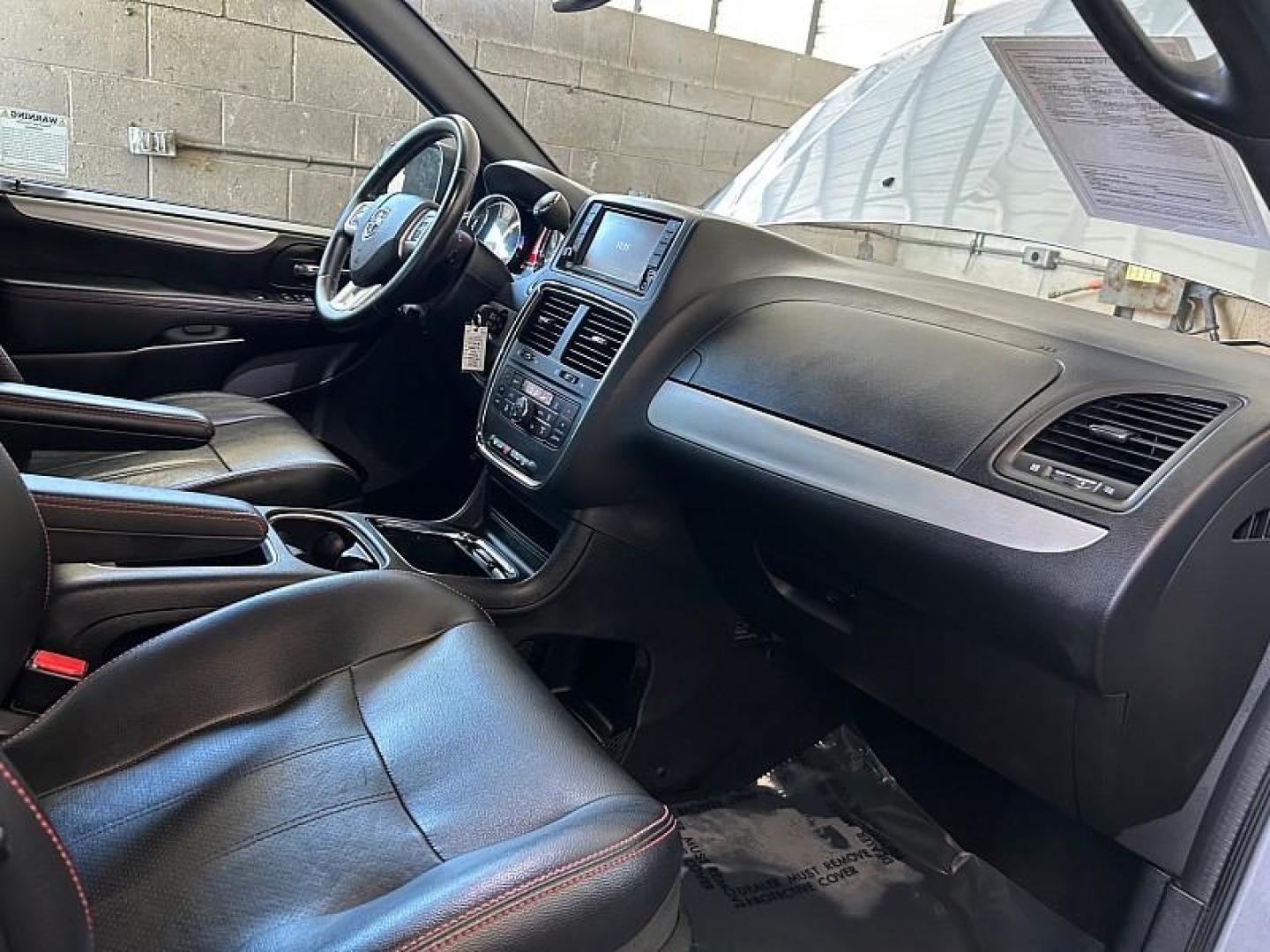 2019 SILVER Dodge Grand Caravan (2C4RDGEG9KR) with an V6 Flex Fuel 3.6 Liter engine, Automatic 6-Spd transmission, located at 412 Auto Vista Drive, Palmdale, 93551, (661) 945-0620, 34.592636, -118.136681 - Photo#29