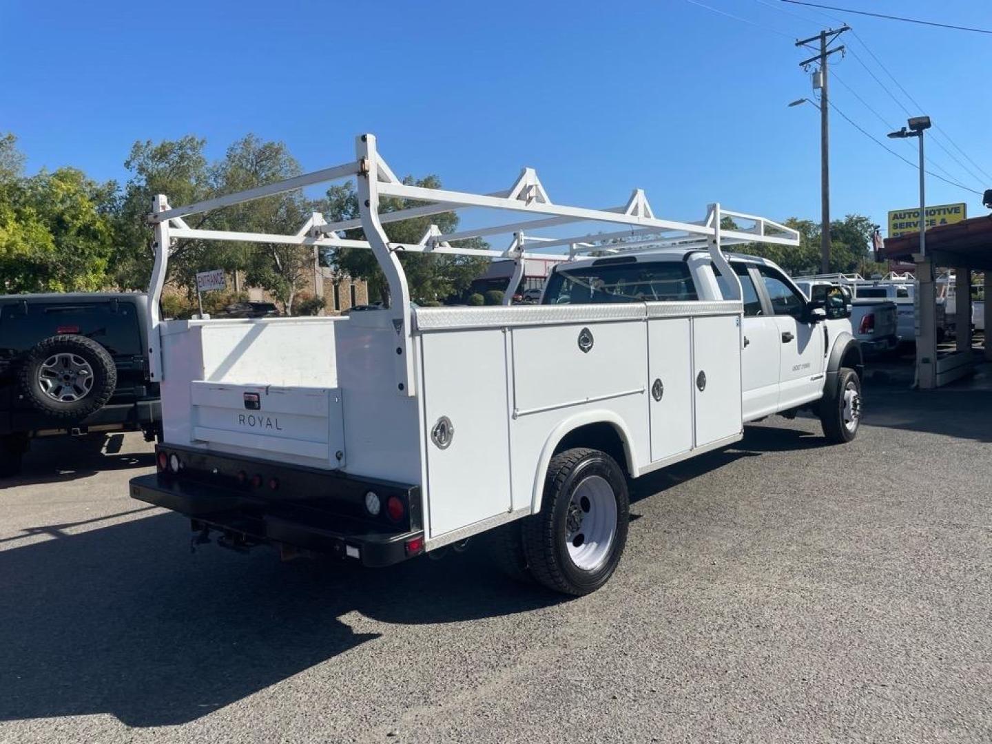 2019 White Ford F-450 Super Duty XL (1FD0W4HTXKE) with an 8 Cylinder Other engine, 6-Speed Automatic transmission, located at 800 Riverside Ave, Roseville, CA, 95678, 916-773-4549 & Toll Free: 866-719-4393, 38.732265, -121.291039 - DIESEL CREW CAB 4X4 UTILITY BED XL SERVICE RECORDS ONE OWNER - Photo#3