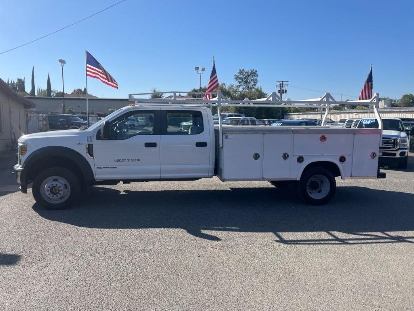 2019 White Ford F-450 Super Duty XL (1FD0W4HTXKE) with an 8 Cylinder Other engine, 6-Speed Automatic transmission, located at 800 Riverside Ave, Roseville, CA, 95678, 916-773-4549 & Toll Free: 866-719-4393, 38.732265, -121.291039 - DIESEL CREW CAB 4X4 UTILITY BED XL SERVICE RECORDS ONE OWNER - Photo#4