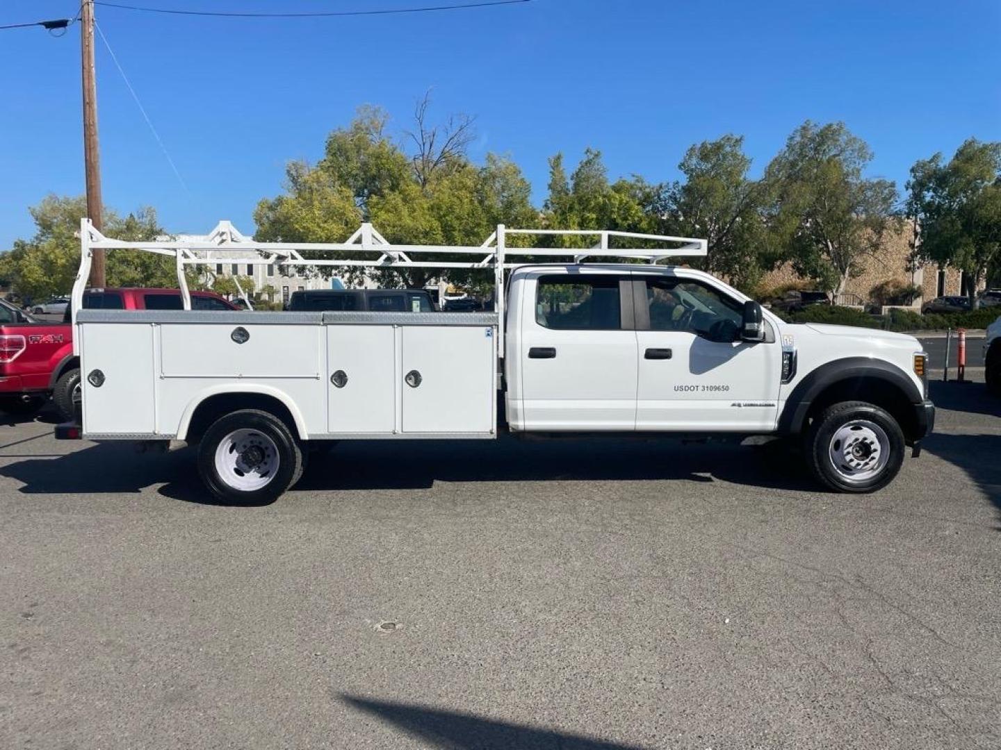 2019 White Ford F-450 Super Duty XL (1FD0W4HTXKE) with an 8 Cylinder Other engine, 6-Speed Automatic transmission, located at 800 Riverside Ave, Roseville, CA, 95678, 916-773-4549 & Toll Free: 866-719-4393, 38.732265, -121.291039 - DIESEL CREW CAB 4X4 UTILITY BED XL SERVICE RECORDS ONE OWNER - Photo#5
