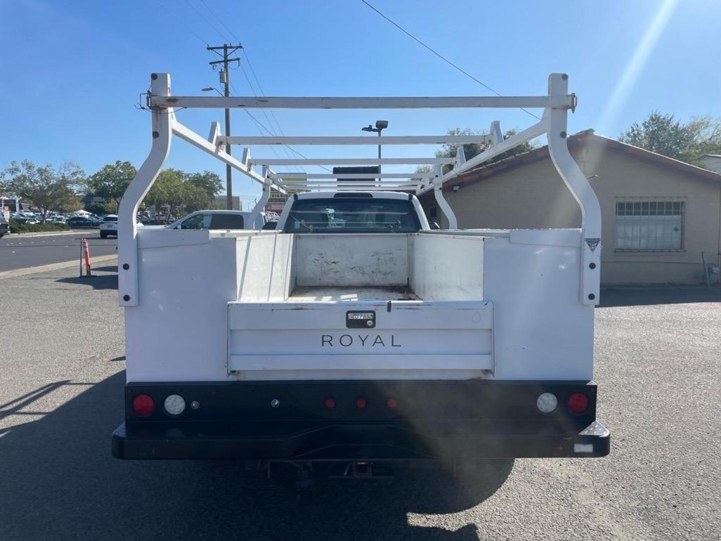 2019 White Ford F-450 Super Duty XL (1FD0W4HTXKE) with an 8 Cylinder Other engine, 6-Speed Automatic transmission, located at 800 Riverside Ave, Roseville, CA, 95678, 916-773-4549 & Toll Free: 866-719-4393, 38.732265, -121.291039 - DIESEL CREW CAB 4X4 UTILITY BED XL SERVICE RECORDS ONE OWNER - Photo#8