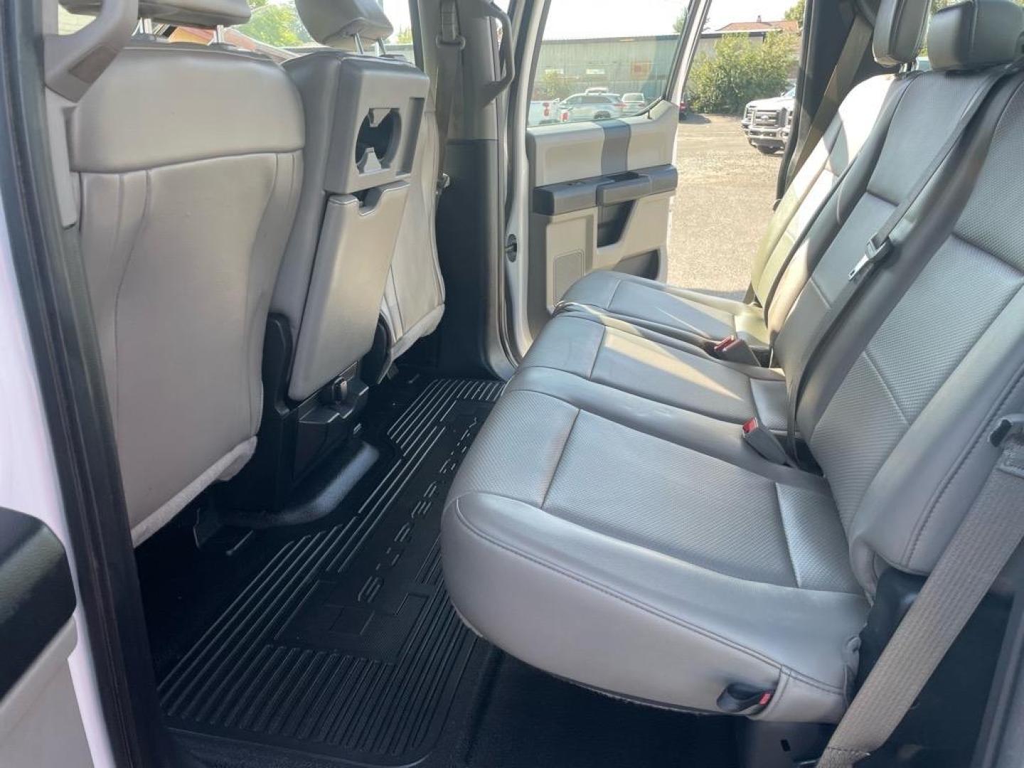 2019 White Ford F-450 Super Duty XL (1FD0W4HTXKE) with an 8 Cylinder Other engine, 6-Speed Automatic transmission, located at 800 Riverside Ave, Roseville, CA, 95678, 916-773-4549 & Toll Free: 866-719-4393, 38.732265, -121.291039 - DIESEL CREW CAB 4X4 UTILITY BED XL SERVICE RECORDS ONE OWNER - Photo#11