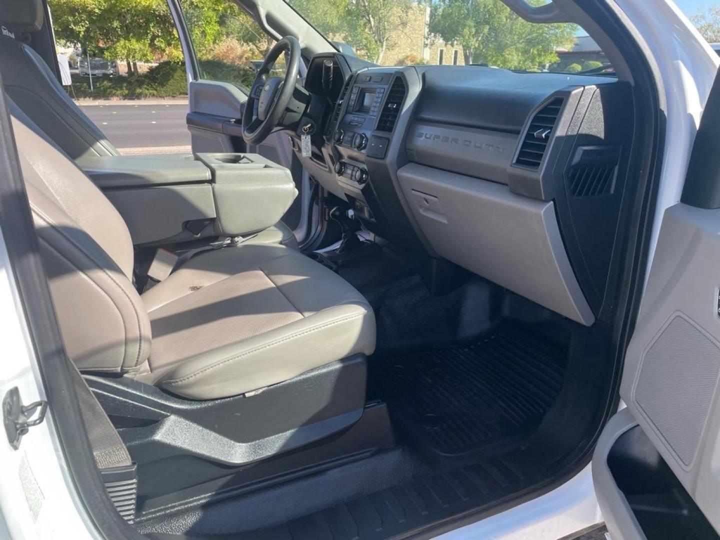 2019 White Ford F-450 Super Duty XL (1FD0W4HTXKE) with an 8 Cylinder Other engine, 6-Speed Automatic transmission, located at 800 Riverside Ave, Roseville, CA, 95678, 916-773-4549 & Toll Free: 866-719-4393, 38.732265, -121.291039 - DIESEL CREW CAB 4X4 UTILITY BED XL SERVICE RECORDS ONE OWNER - Photo#12
