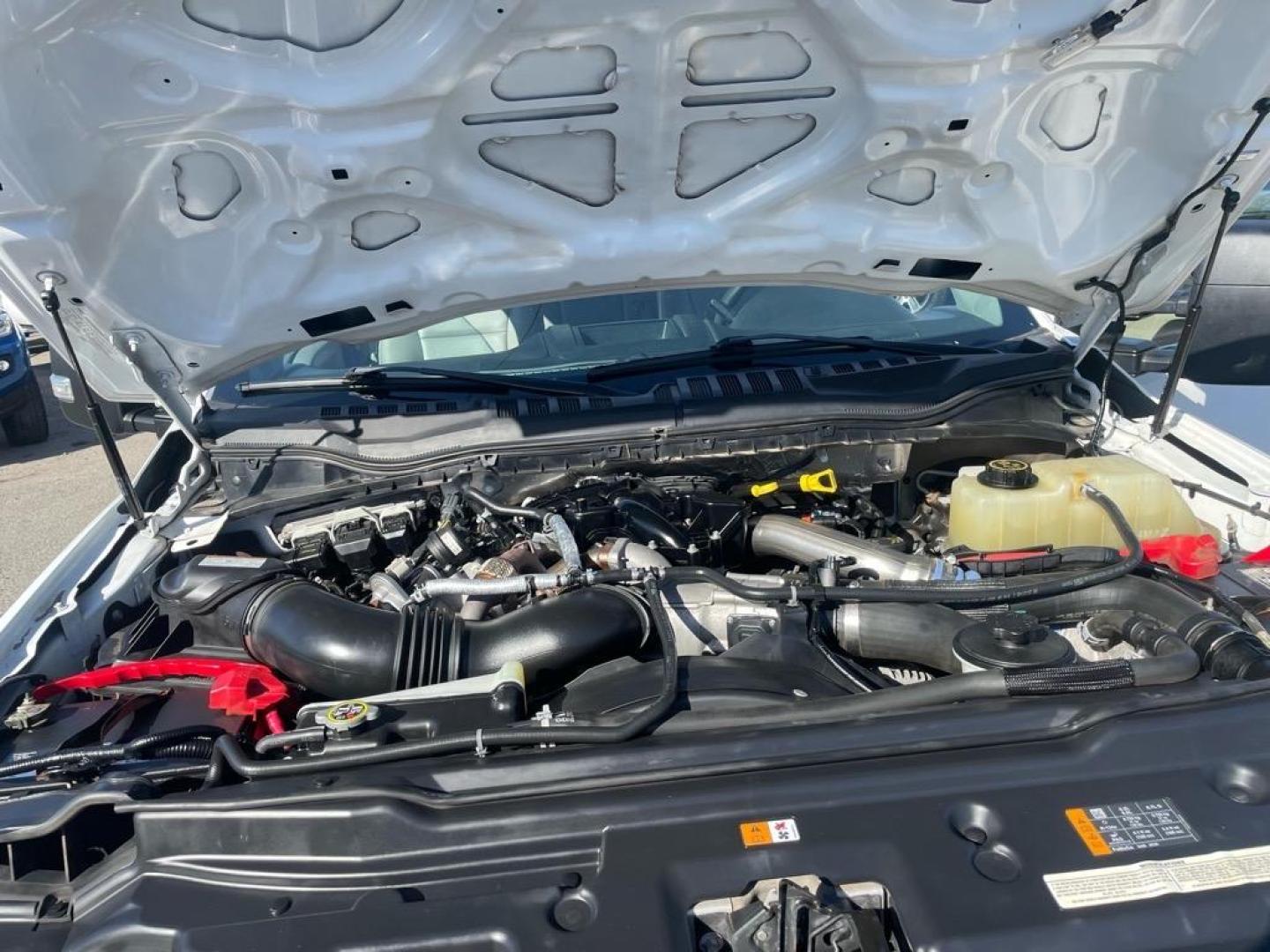 2019 White Ford F-450 Super Duty XL (1FD0W4HTXKE) with an 8 Cylinder Other engine, 6-Speed Automatic transmission, located at 800 Riverside Ave, Roseville, CA, 95678, 916-773-4549 & Toll Free: 866-719-4393, 38.732265, -121.291039 - DIESEL CREW CAB 4X4 UTILITY BED XL SERVICE RECORDS ONE OWNER - Photo#14