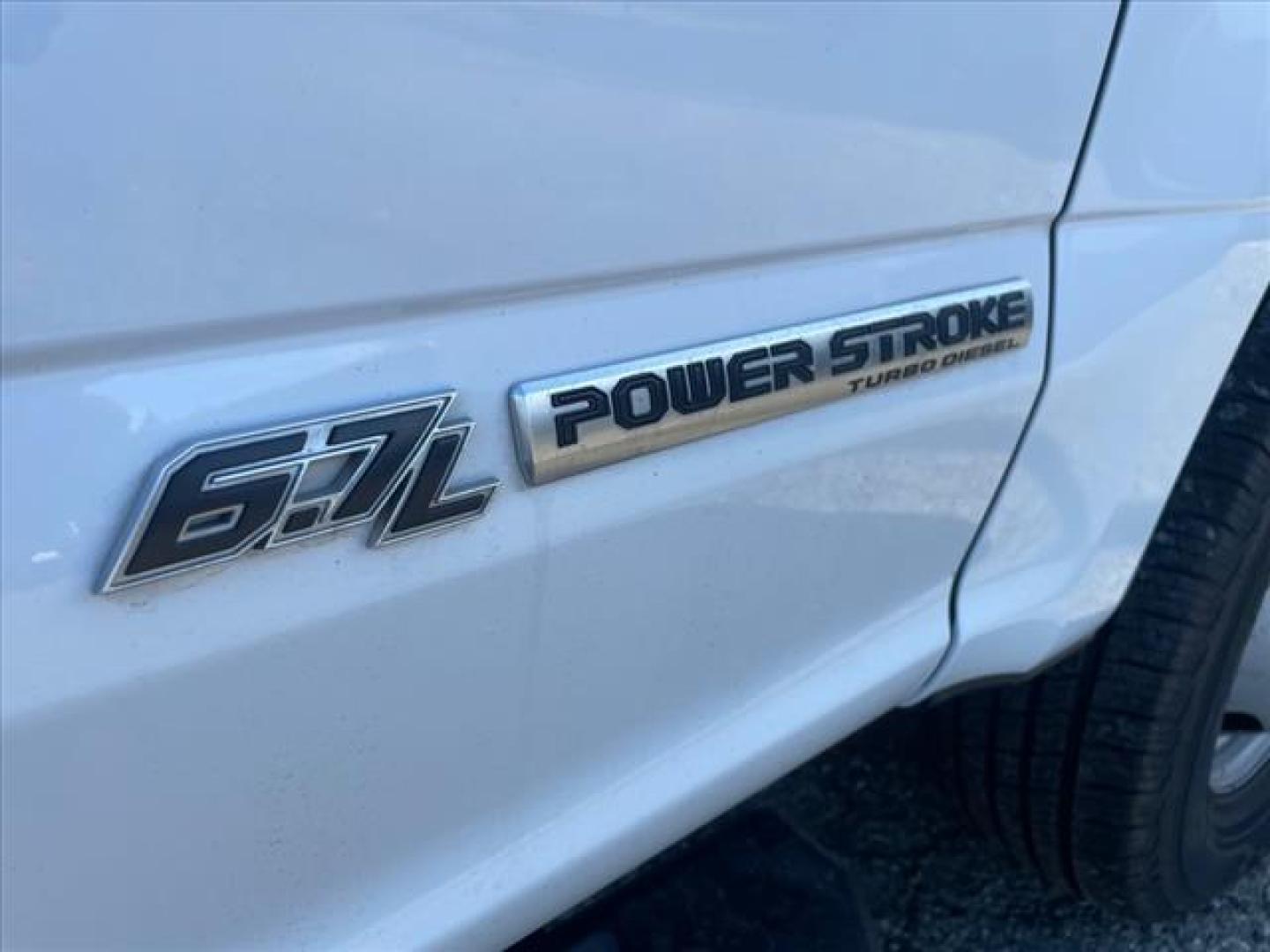 2019 White Ford F-350 Super Duty XL (1FD8W3HT2KE) with an 6.7L Power Stroke 6.7L Biodiesel Turbo V8 330hp 750ft. lbs. Common Rail Direct Injection engine, 6-Speed Shiftable Automatic transmission, located at 800 Riverside Ave, Roseville, CA, 95678, 916-773-4549 & Toll Free: 866-719-4393, 38.732265, -121.291039 - DIESEL CREW CAB DUALLY 4X4 UTILITY BED SERVICE RECORDS ON CLEAN CARFAX - Photo#2