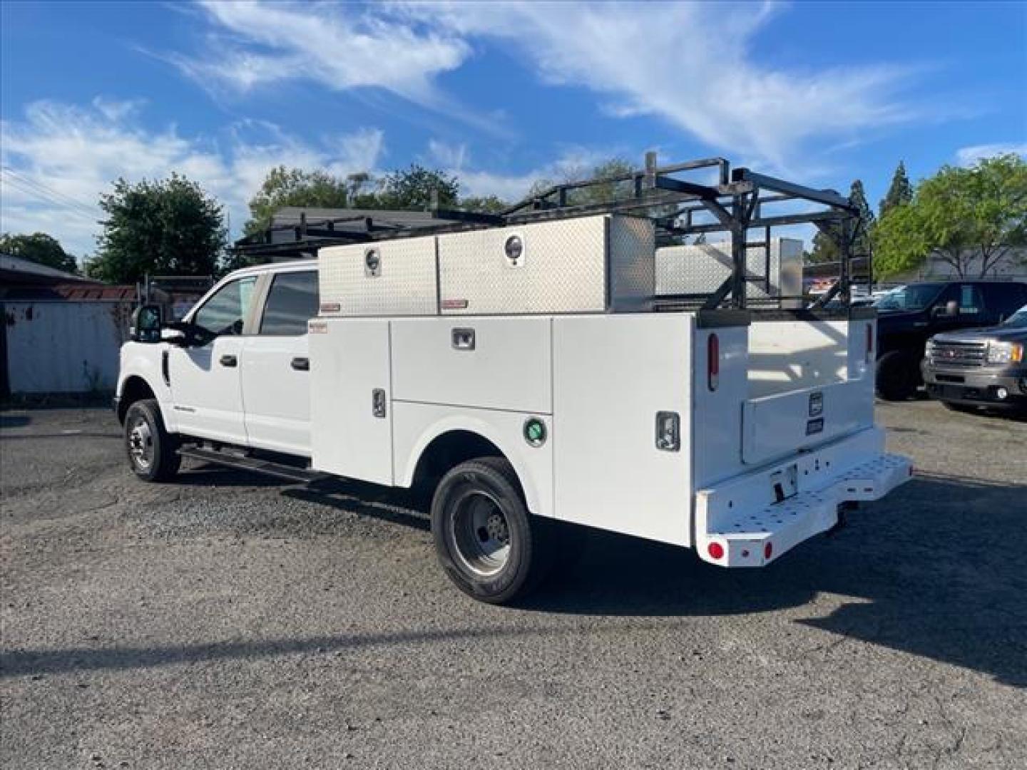 2019 White Ford F-350 Super Duty XL (1FD8W3HT2KE) with an 6.7L Power Stroke 6.7L Biodiesel Turbo V8 330hp 750ft. lbs. Common Rail Direct Injection engine, 6-Speed Shiftable Automatic transmission, located at 800 Riverside Ave, Roseville, CA, 95678, 916-773-4549 & Toll Free: 866-719-4393, 38.732265, -121.291039 - DIESEL CREW CAB DUALLY 4X4 UTILITY BED SERVICE RECORDS ON CLEAN CARFAX - Photo#3