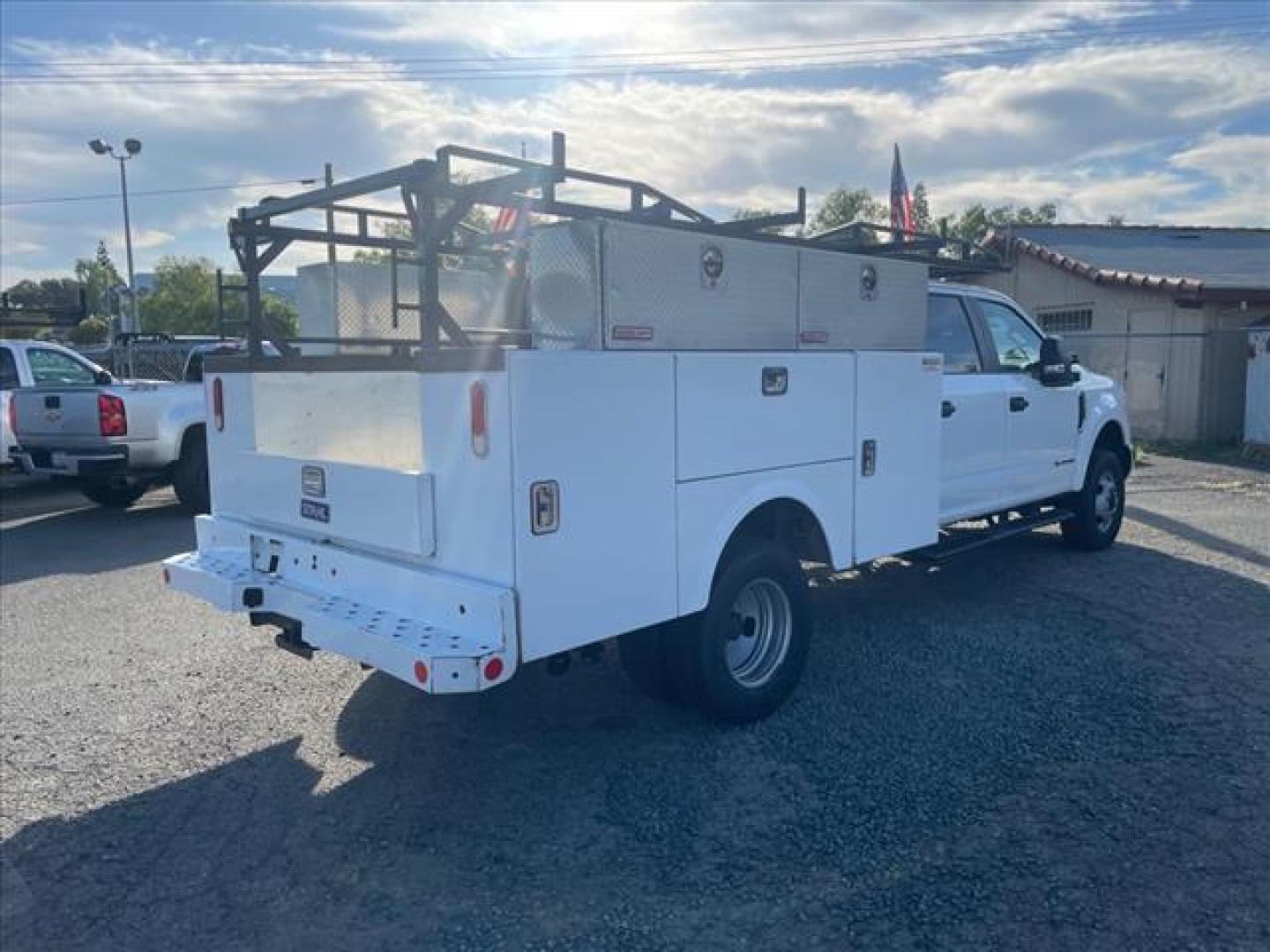 2019 White Ford F-350 Super Duty XL (1FD8W3HT2KE) with an 6.7L Power Stroke 6.7L Biodiesel Turbo V8 330hp 750ft. lbs. Common Rail Direct Injection engine, 6-Speed Shiftable Automatic transmission, located at 800 Riverside Ave, Roseville, CA, 95678, 916-773-4549 & Toll Free: 866-719-4393, 38.732265, -121.291039 - DIESEL CREW CAB DUALLY 4X4 UTILITY BED SERVICE RECORDS ON CLEAN CARFAX - Photo#4