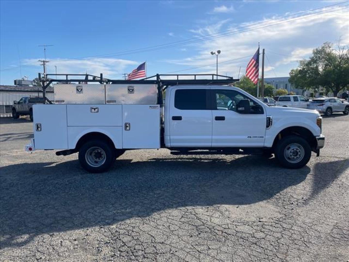 2019 White Ford F-350 Super Duty XL (1FD8W3HT2KE) with an 6.7L Power Stroke 6.7L Biodiesel Turbo V8 330hp 750ft. lbs. Common Rail Direct Injection engine, 6-Speed Shiftable Automatic transmission, located at 800 Riverside Ave, Roseville, CA, 95678, 916-773-4549 & Toll Free: 866-719-4393, 38.732265, -121.291039 - DIESEL CREW CAB DUALLY 4X4 UTILITY BED SERVICE RECORDS ON CLEAN CARFAX - Photo#6