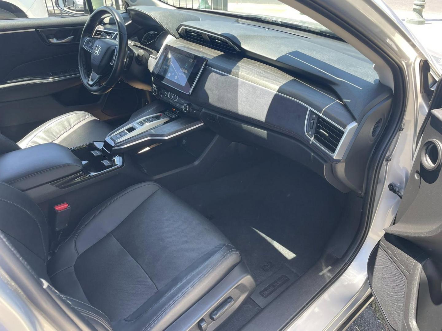 2019 Honda Clarity Touring Plug-In Hybrid (JHMZC5F3XKC) with an 1.5L L4 DOHC 16V HYBRID engine, CVT transmission, located at 744 E Miner Ave, Stockton, CA, 95202, (209) 944-5770, 37.956863, -121.282082 - PLUS TAXES AND FEES NO CHARGER AVAILABLE - Photo#7