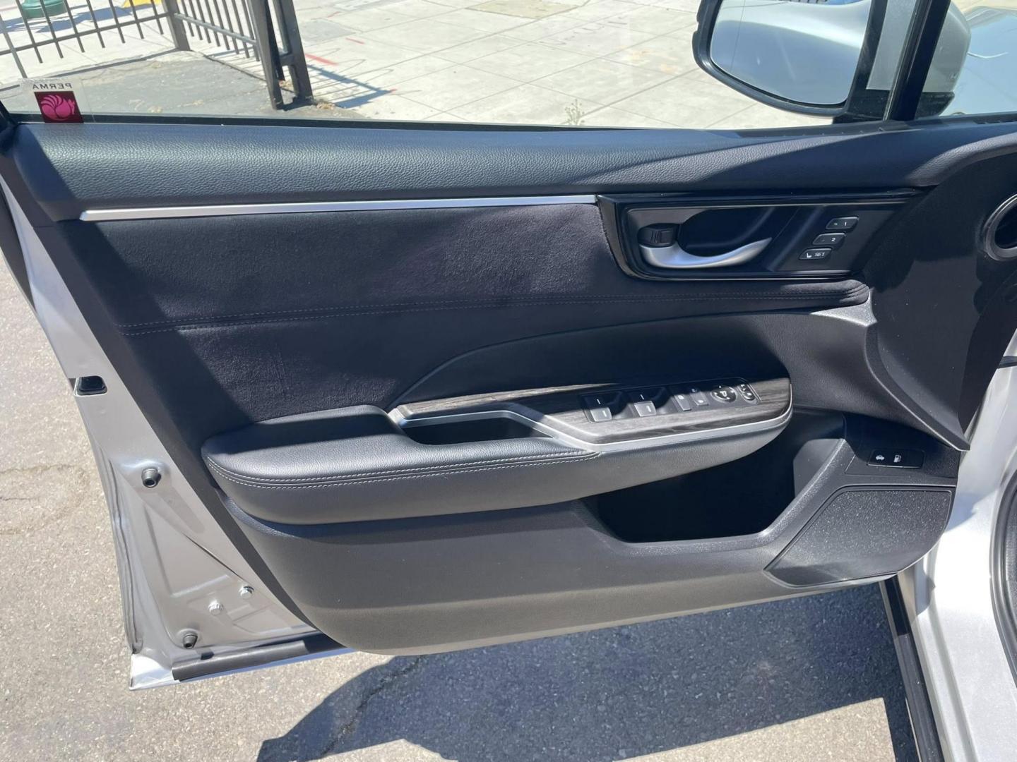 2019 Honda Clarity Touring Plug-In Hybrid (JHMZC5F3XKC) with an 1.5L L4 DOHC 16V HYBRID engine, CVT transmission, located at 744 E Miner Ave, Stockton, CA, 95202, (209) 944-5770, 37.956863, -121.282082 - PLUS TAXES AND FEES NO CHARGER AVAILABLE - Photo#4