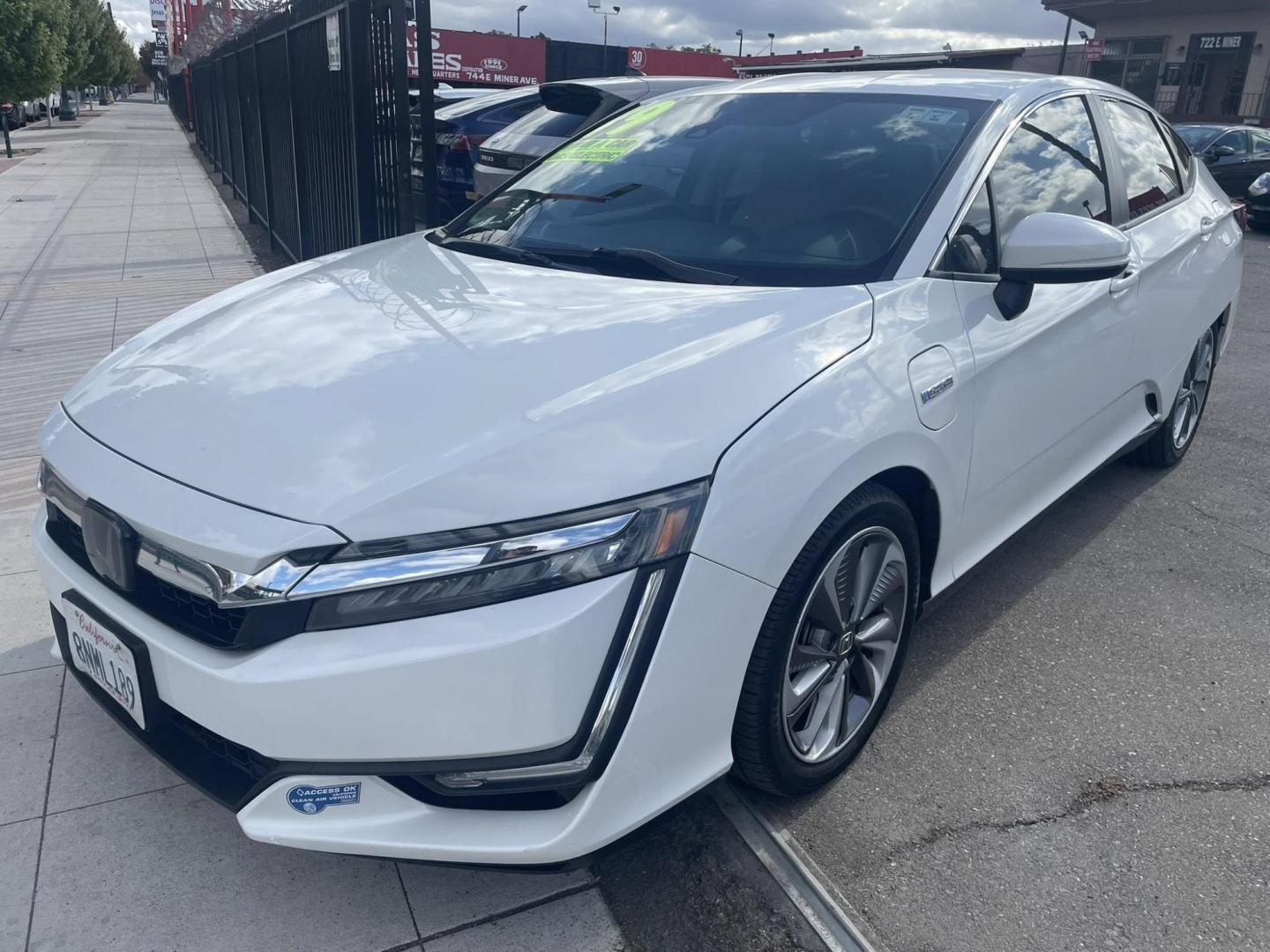2019 Honda Clarity Plug-In Hybrid (JHMZC5F19KC) with an 1.5L L4 DOHC 16V HYBRID engine, CVT transmission, located at 744 E Miner Ave, Stockton, CA, 95202, (209) 944-5770, 37.956863, -121.282082 - PLUS TAXES AND FEES NO CHARGER AVAILABLE - Photo#3