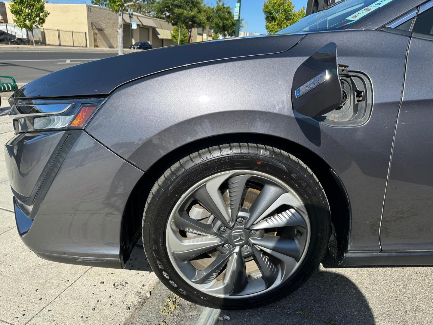 2019 Honda Clarity Plug-In Hybrid (JHMZC5F14KC) with an 1.5L L4 DOHC 16V HYBRID engine, CVT transmission, located at 744 E Miner Ave, Stockton, CA, 95202, (209) 944-5770, 37.956863, -121.282082 - Photo#5