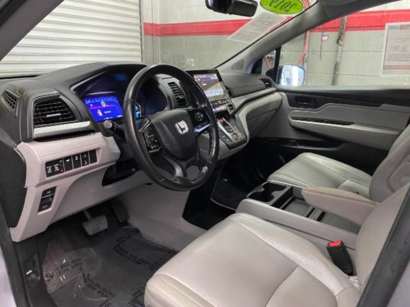 2019 SILVER Honda Odyssey (5FNRL6H75KB) with an V6 i-VTEC 3.5 Liter engine, Automatic 9-Spd transmission, located at 412 Auto Vista Drive, Palmdale, 93551, (661) 945-0620, 34.592636, -118.136681 - Photo#18