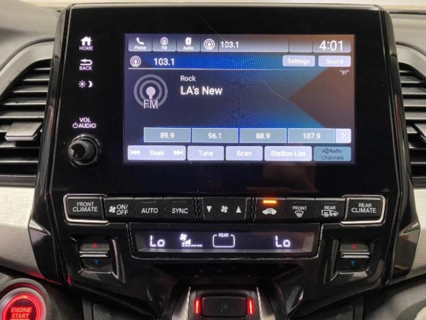 2019 SILVER Honda Odyssey (5FNRL6H75KB) with an V6 i-VTEC 3.5 Liter engine, Automatic 9-Spd transmission, located at 412 Auto Vista Drive, Palmdale, 93551, (661) 945-0620, 34.592636, -118.136681 - Photo#21