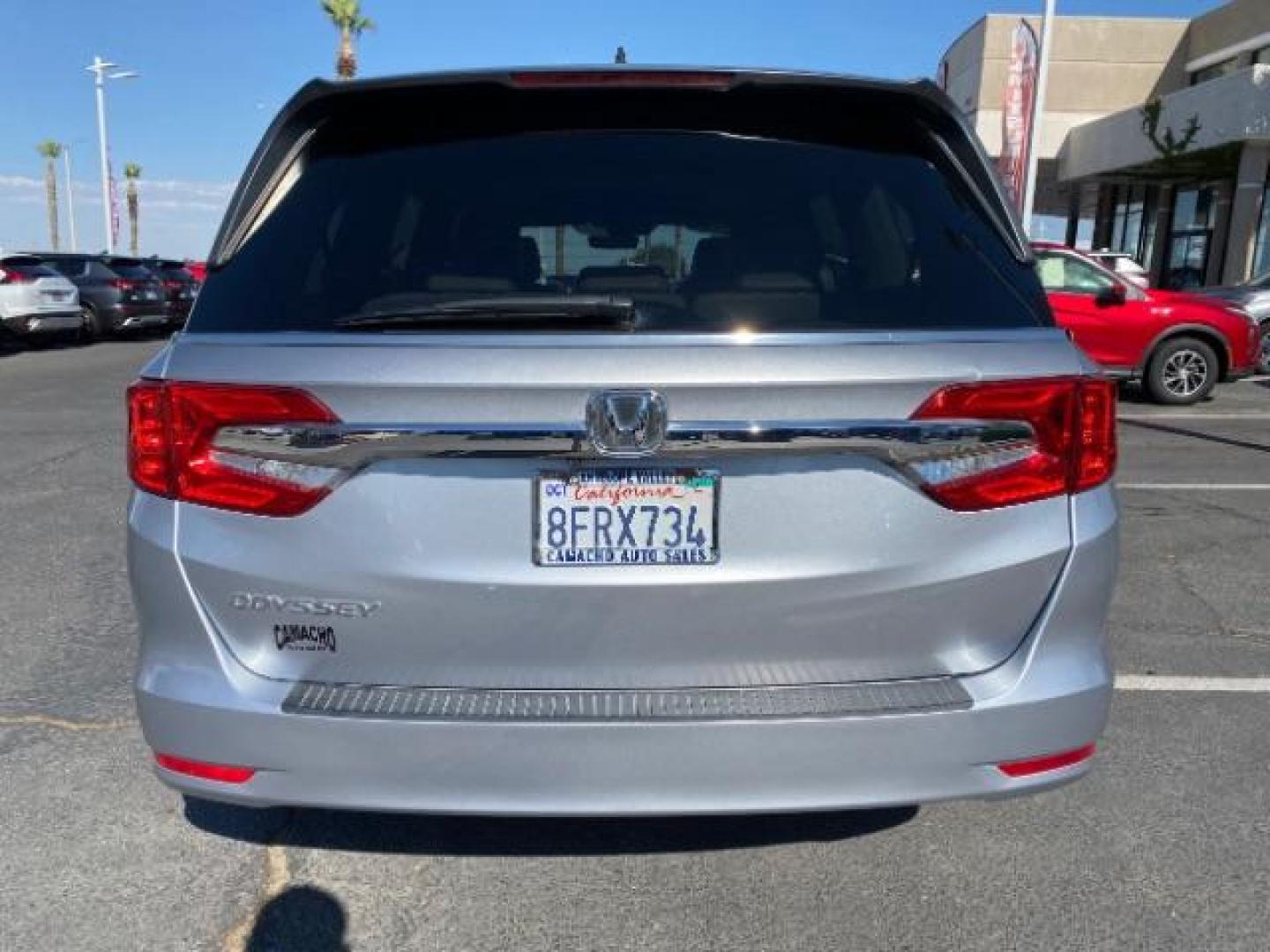 2019 SILVER Honda Odyssey (5FNRL6H75KB) with an V6 i-VTEC 3.5 Liter engine, Automatic 9-Spd transmission, located at 412 Auto Vista Drive, Palmdale, 93551, (661) 945-0620, 34.592636, -118.136681 - Photo#6
