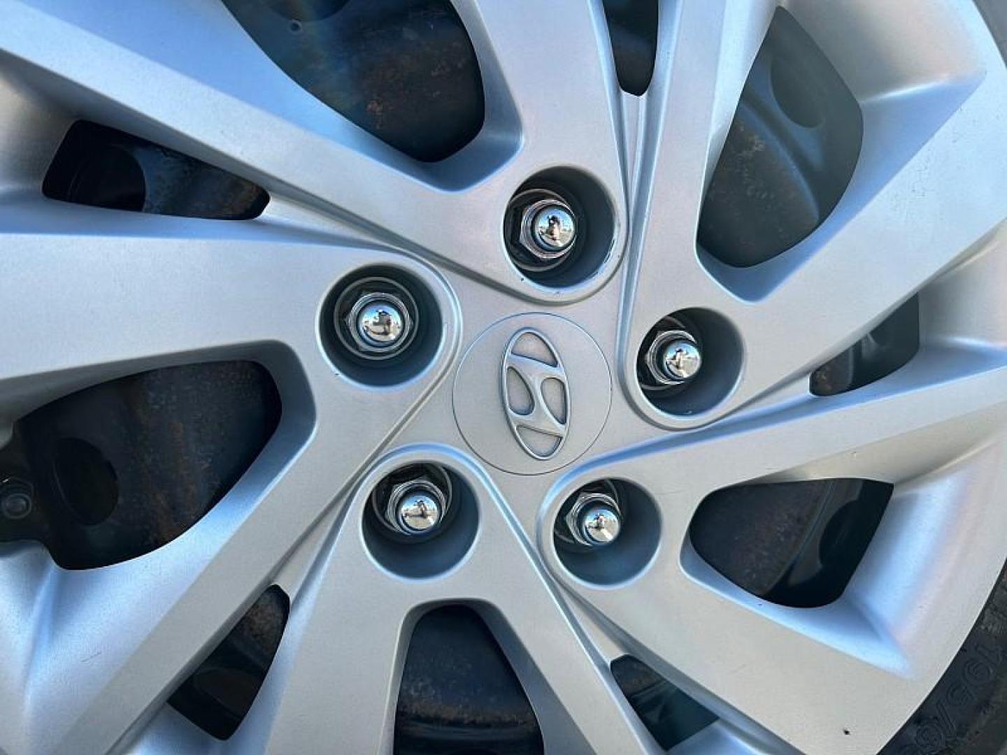 2019 BLUE Hyundai Elantra (5NPD74LF7KH) with an 4-Cyl 2.0 Liter engine, Automatic 6-Spd w/Shiftronic transmission, located at 412 Auto Vista Drive, Palmdale, 93551, (661) 945-0620, 34.592636, -118.136681- Photo#16