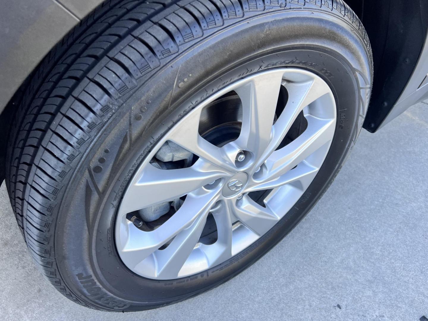 2019 Gray /BLACK Hyundai Tucson SEL (KM8J33A4XKU) with an 2.0L L4 DOHC 16V engine, 6A transmission, located at 30 S. Berkeley Avenue, Pasadena, CA, 91107, (626) 248-7567, 34.145447, -118.109398 - Crown City Motors is a used “Buy Here Pay Here” car dealer in Pasadena CA. “Buy Here Pay Here” financing, means that when you purchase your vehicle from our dealership, that you make the payments to the dealership as well. We do not need the banks approval to get you approved for a used auto - Photo#10