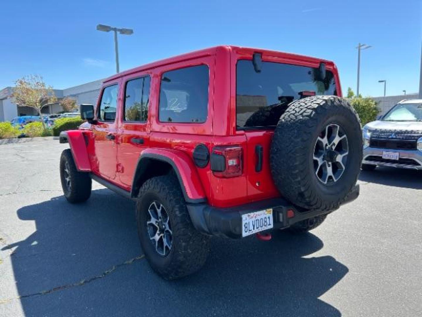 2019 RED Jeep Wrangler Unlimited (1C4HJXFG6KW) with an 6-Cyl 3.6 Liter engine, Automatic transmission, located at 412 Auto Vista Drive, Palmdale, 93551, (661) 945-0620, 34.592636, -118.136681 - Photo#4