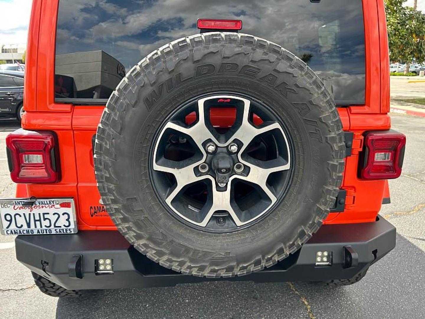2019 ORANGE Jeep Wrangler Unlimited (1C4HJXFG1KW) with an 6-Cyl 3.6 Liter engine, Automatic transmission, located at 412 Auto Vista Drive, Palmdale, 93551, (661) 945-0620, 34.592636, -118.136681 - Photo#3