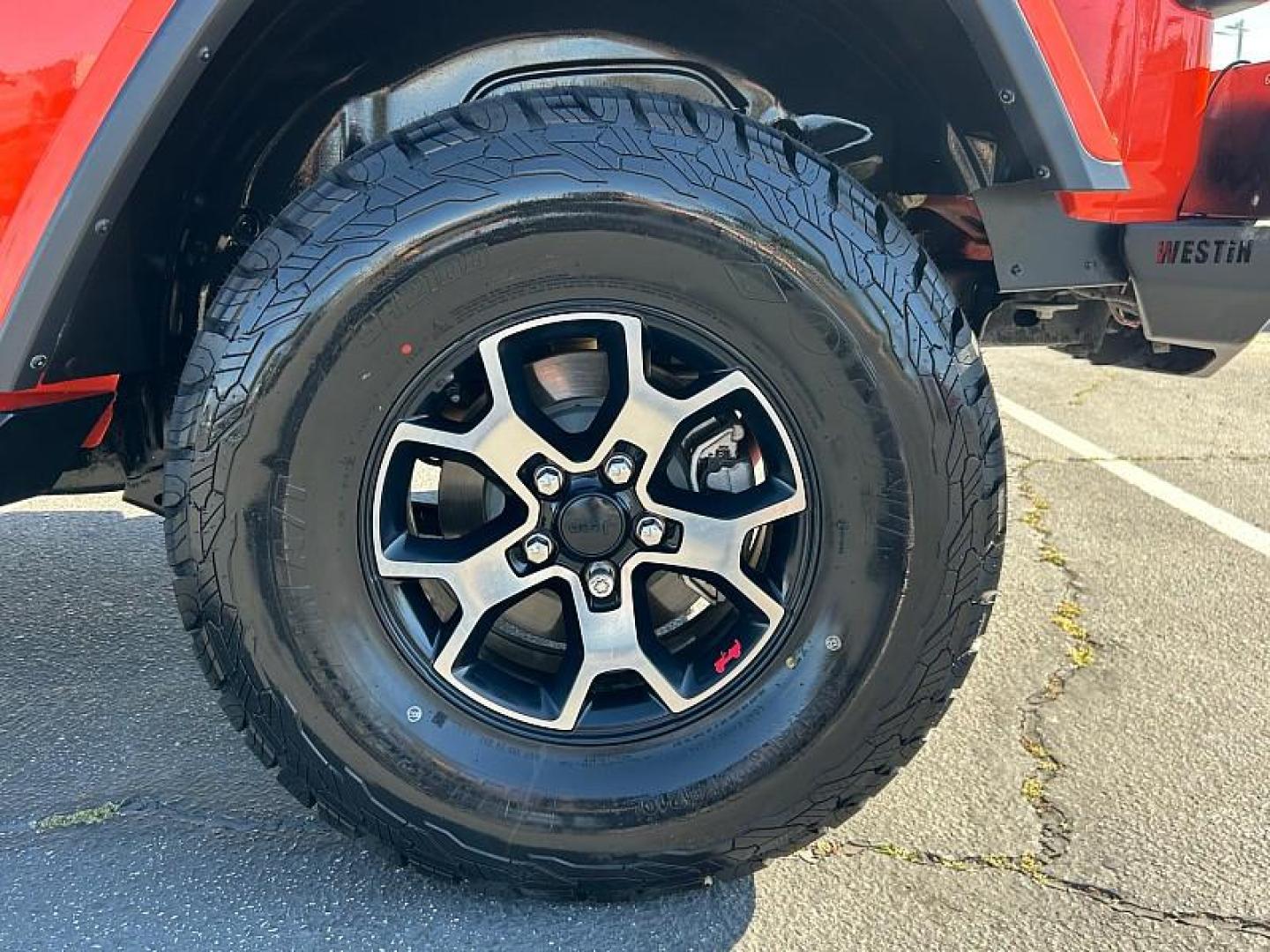 2019 ORANGE Jeep Wrangler Unlimited (1C4HJXFG1KW) with an 6-Cyl 3.6 Liter engine, Automatic transmission, located at 412 Auto Vista Drive, Palmdale, 93551, (661) 945-0620, 34.592636, -118.136681 - Photo#17