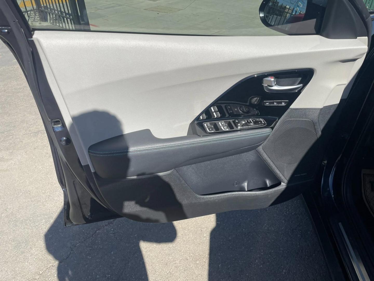 2019 Kia Niro Plug In Hybrid EX Premium (KNDCC3LD7K5) , 6A transmission, located at 744 E Miner Ave, Stockton, CA, 95202, (209) 944-5770, 37.956863, -121.282082 - PLUS TAXES AND FEES NO CHARGER AVAILABLE - Photo#5