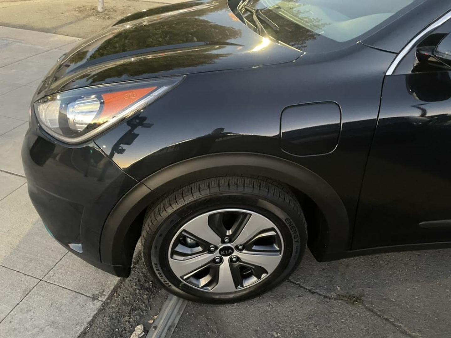 2019 Kia Niro Plug In Hybrid EX (KNDCD3LD5K5) , 6A transmission, located at 744 E Miner Ave, Stockton, CA, 95202, (209) 944-5770, 37.956863, -121.282082 - PLUS TAXES AND FEES NO CHARGER AVAILABLE - Photo#4
