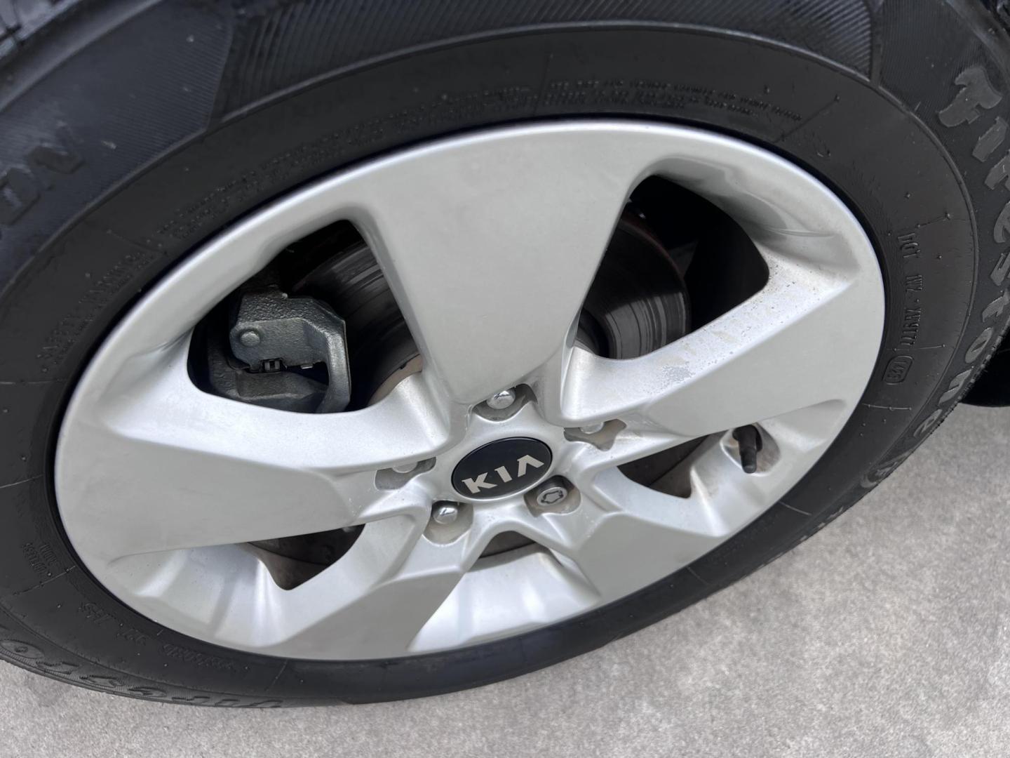 2019 Gray /black Kia Soul Base 6M (KNDJN2A20K7) with an 1.6L L4 DOHC 16V engine, 6M transmission, located at 30 S. Berkeley Avenue, Pasadena, CA, 91107, (626) 248-7567, 34.145447, -118.109398 - Crown City Motors is a used “Buy Here Pay Here” car dealer in Pasadena CA. “Buy Here Pay Here” financing, means that when you purchase your vehicle from our dealership, that you make the payments to the dealership as well. We do not need the banks approval to get you approved for a used auto - Photo#9