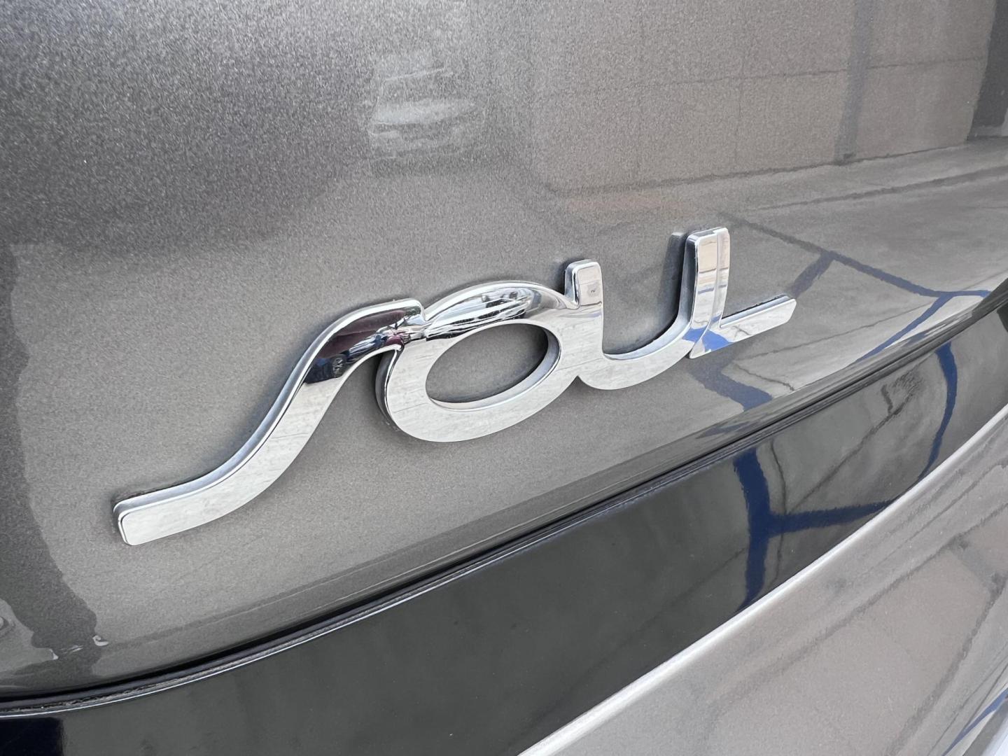 2019 Gray /black Kia Soul Base 6M (KNDJN2A20K7) with an 1.6L L4 DOHC 16V engine, 6M transmission, located at 30 S. Berkeley Avenue, Pasadena, CA, 91107, (626) 248-7567, 34.145447, -118.109398 - Crown City Motors is a used “Buy Here Pay Here” car dealer in Pasadena CA. “Buy Here Pay Here” financing, means that when you purchase your vehicle from our dealership, that you make the payments to the dealership as well. We do not need the banks approval to get you approved for a used auto - Photo#18