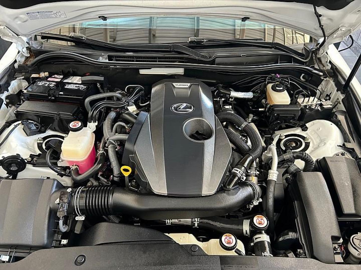 2019 WHITE Lexus IS (JTHBA1D28K5) with an 4-Cyl Turbo 2.0 Liter engine, Automatic 8-Spd Sport w/Direct Shift transmission, located at 412 Auto Vista Drive, Palmdale, 93551, (661) 945-0620, 34.592636, -118.136681 - Photo#31