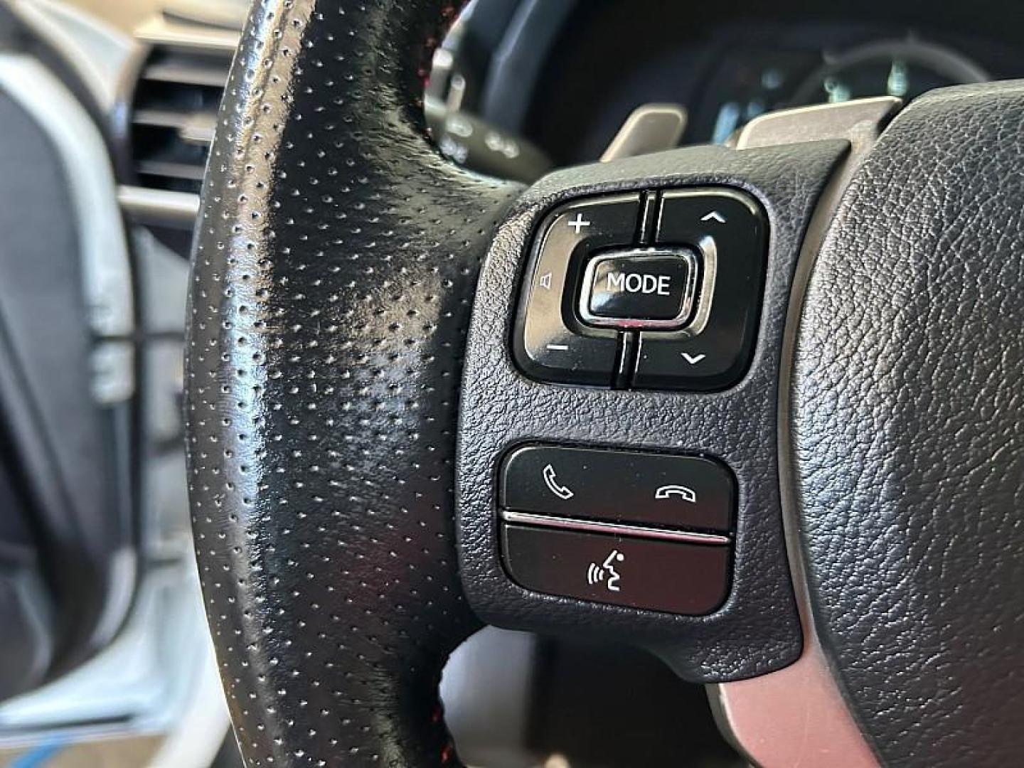 2019 WHITE Lexus IS (JTHBA1D28K5) with an 4-Cyl Turbo 2.0 Liter engine, Automatic 8-Spd Sport w/Direct Shift transmission, located at 412 Auto Vista Drive, Palmdale, 93551, (661) 945-0620, 34.592636, -118.136681 - Photo#25